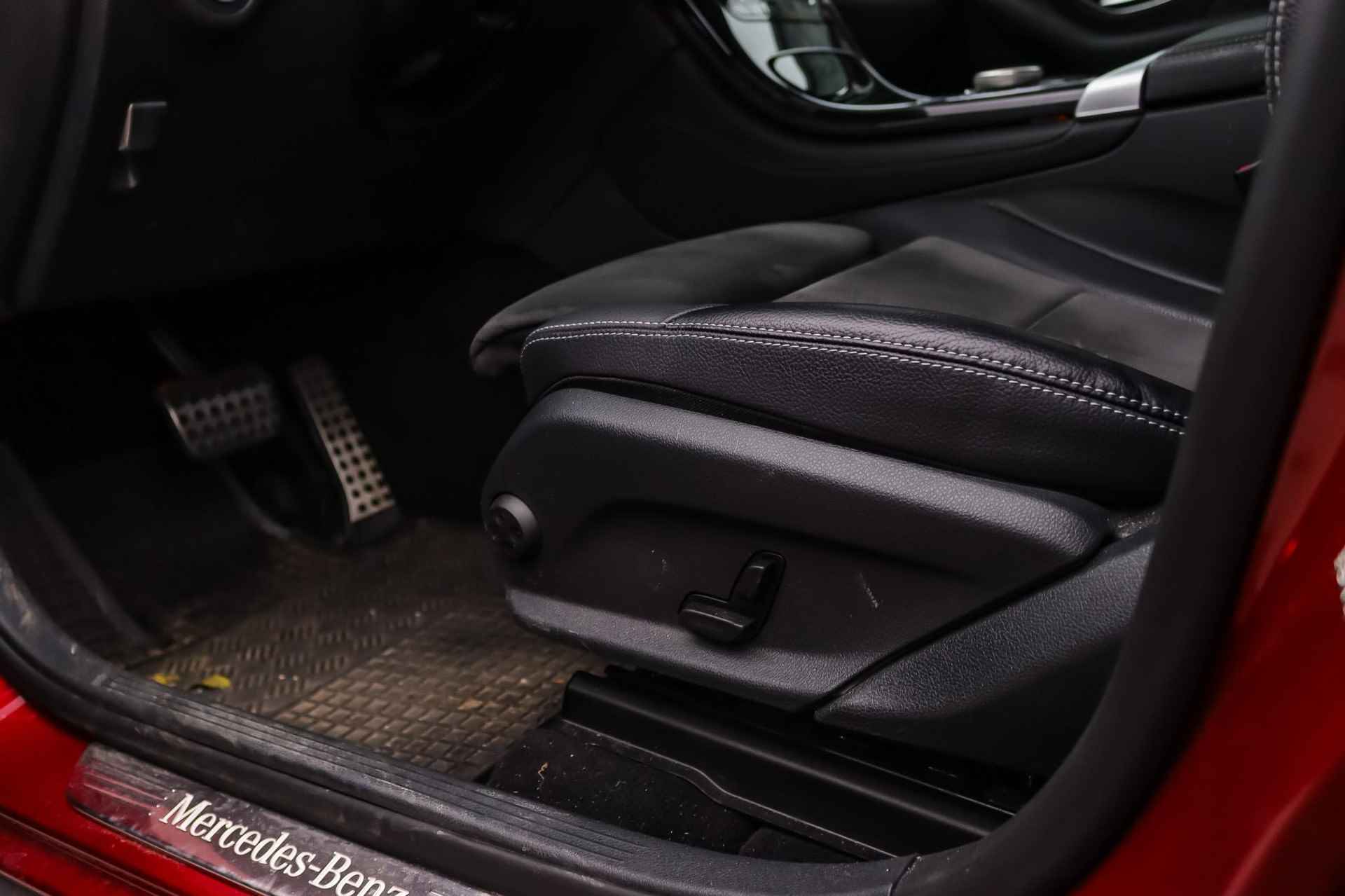 Mercedes-Benz GLC GLC 250 Automaat 4MATIC AMG Line | Designo | Nightpakket | Trekhaak | Sfeerverlichting | Parktronic | LED | Spiegelpakket | Navigatie | Zitcomfortpakket - 24/38