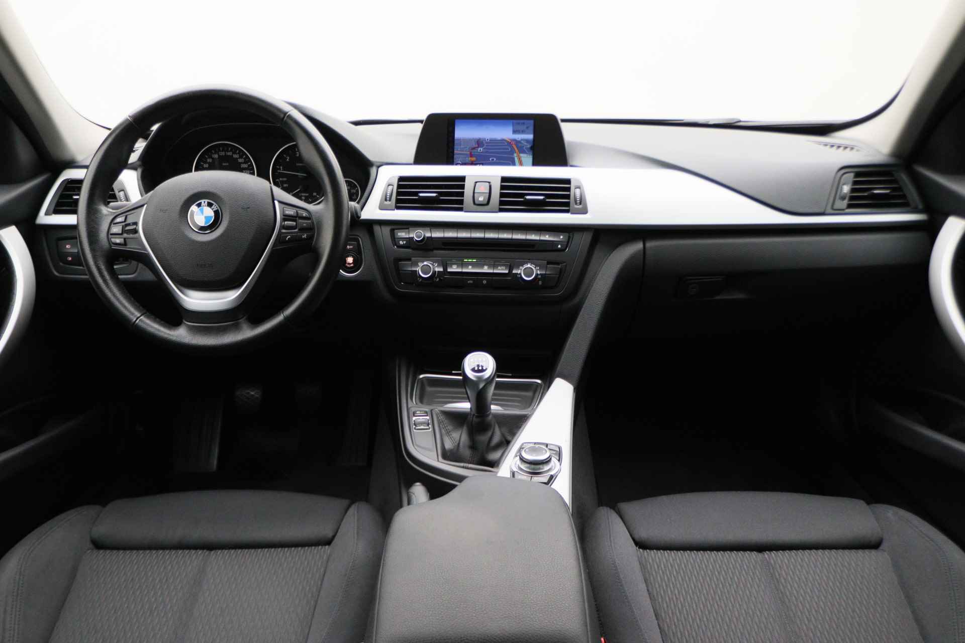 BMW 3-serie 320i Executive Climate, Cruise, Navigatie, Bluetooth, PDC, Elektr. Trekhaak, Sportstoelen - 2/39