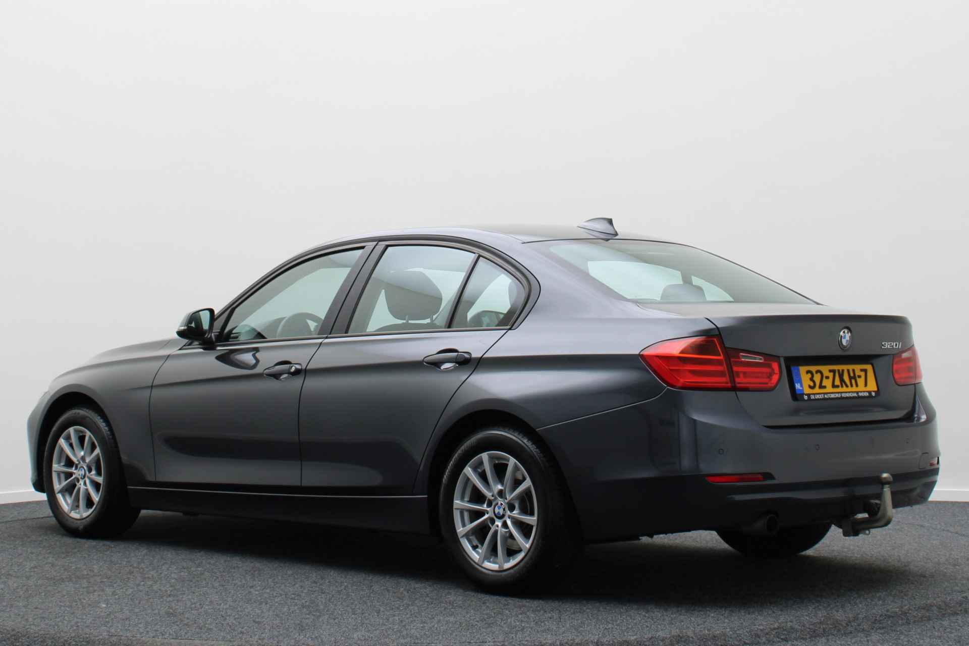 BMW 3-serie 320i Executive Climate, Cruise, Navigatie, Bluetooth, PDC, Elektr. Trekhaak, Sportstoelen - 3/39