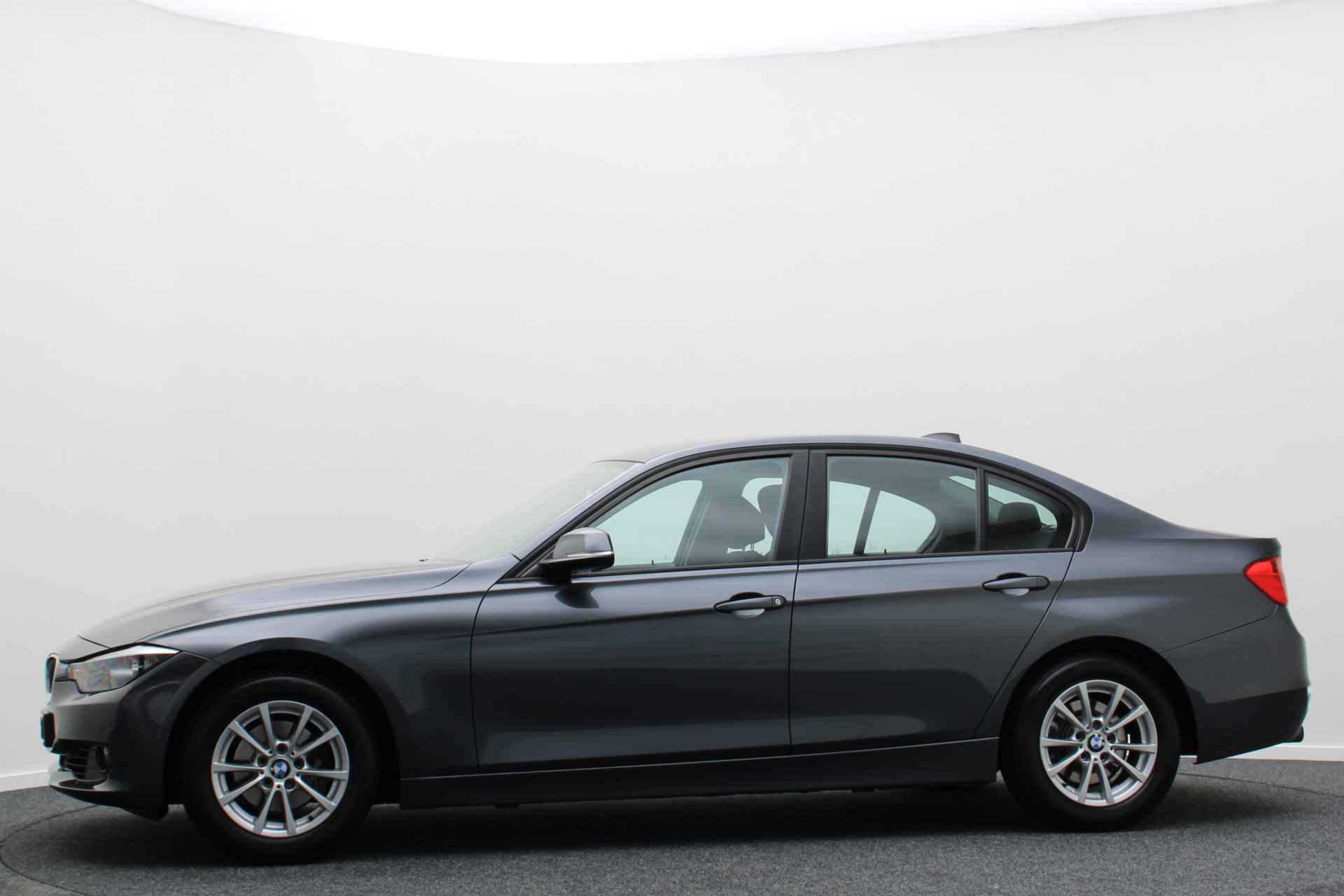 BMW 3-serie 320i Executive Climate, Cruise, Navigatie, Bluetooth, PDC, Elektr. Trekhaak, Sportstoelen - 8/39