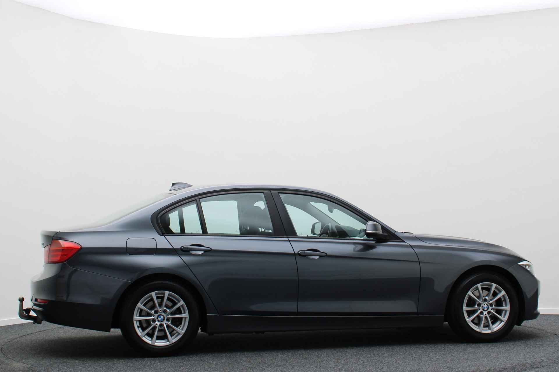 BMW 3-serie 320i Executive Climate, Cruise, Navigatie, Bluetooth, PDC, Elektr. Trekhaak, Sportstoelen - 9/39