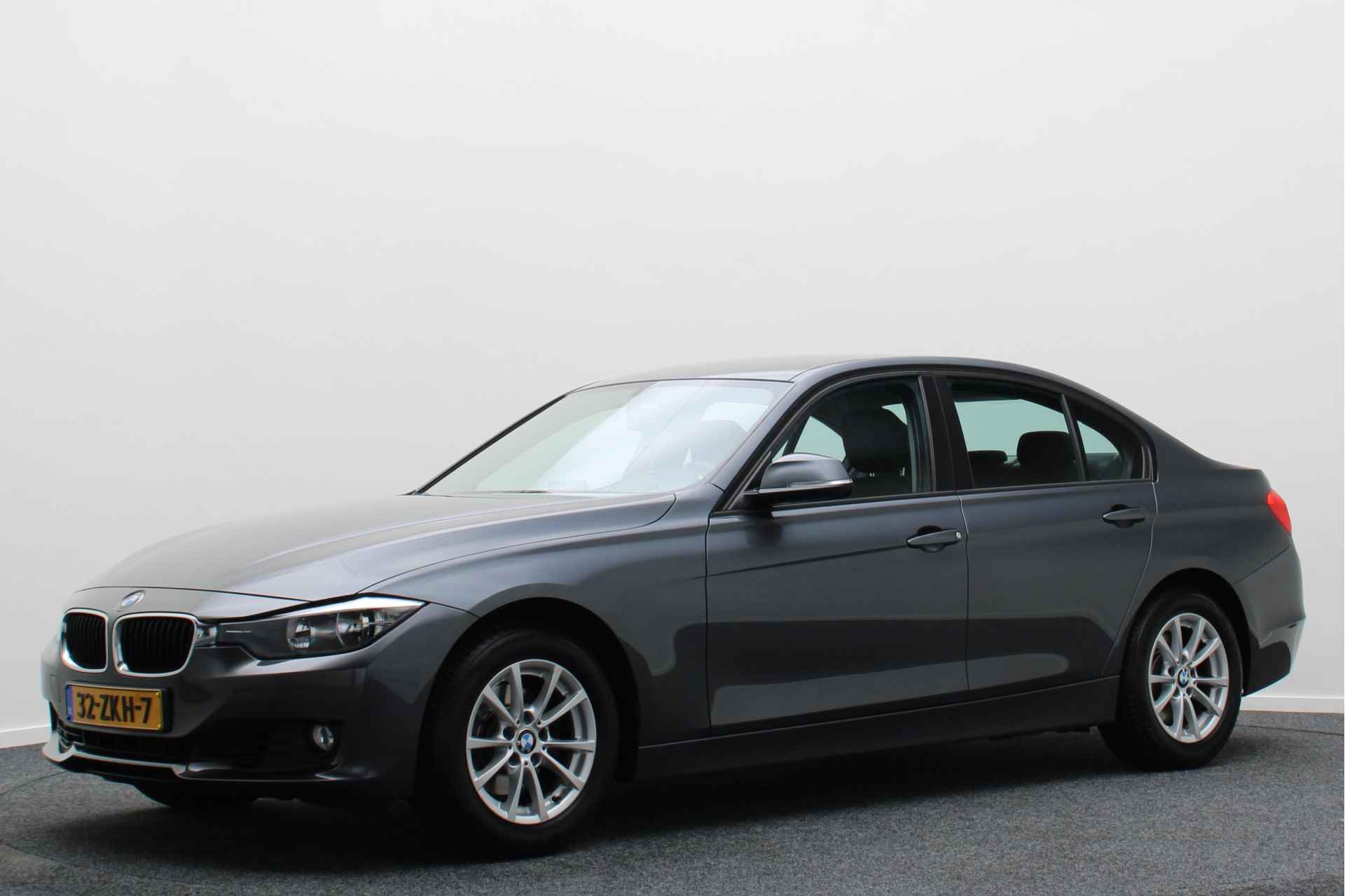 BMW 3-serie 320i Executive Climate, Cruise, Navigatie, Bluetooth, PDC, Elektr. Trekhaak, Sportstoelen - 14/39