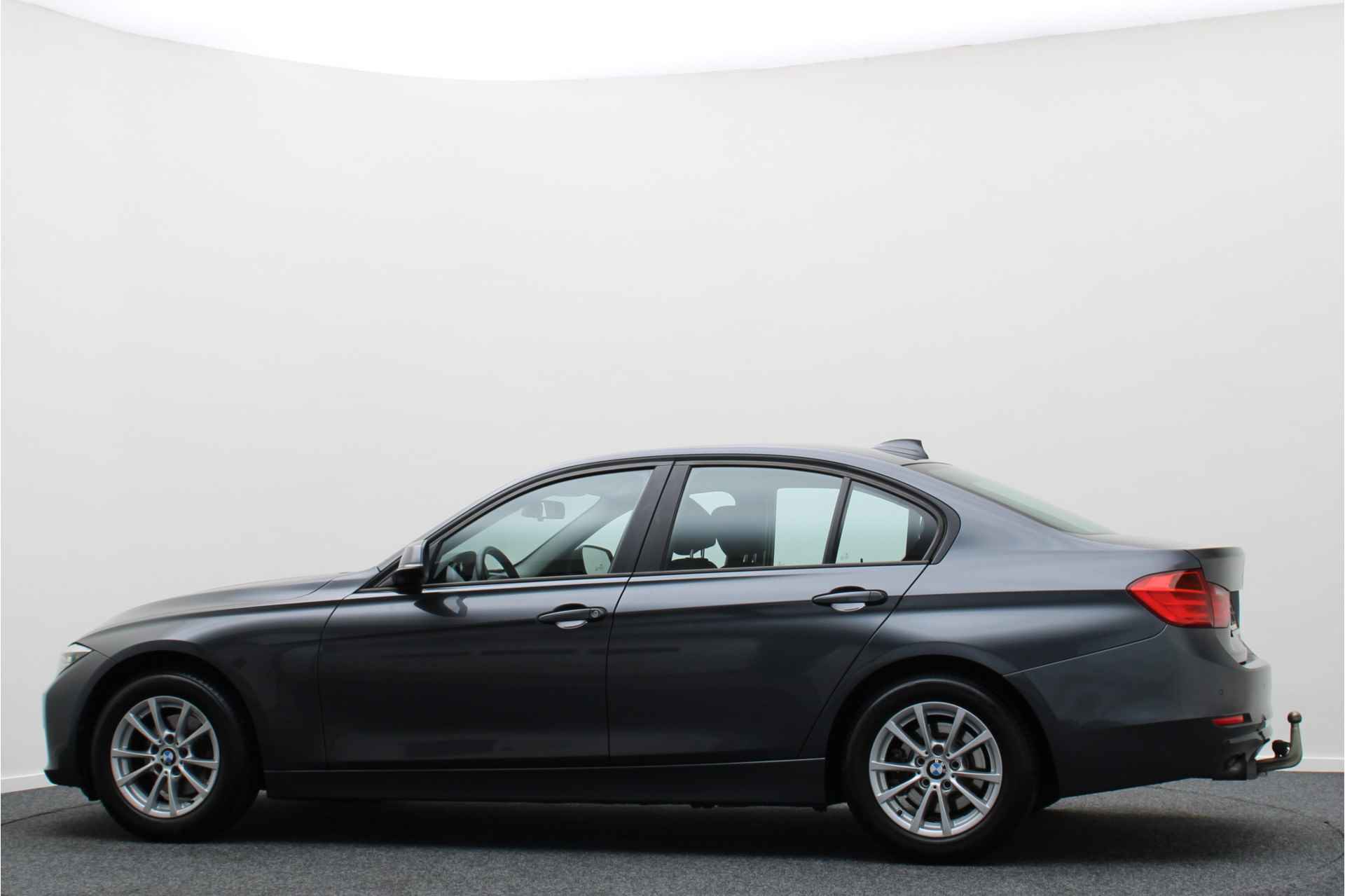 BMW 3-serie 320i Executive Climate, Cruise, Navigatie, Bluetooth, PDC, Elektr. Trekhaak, Sportstoelen - 15/39