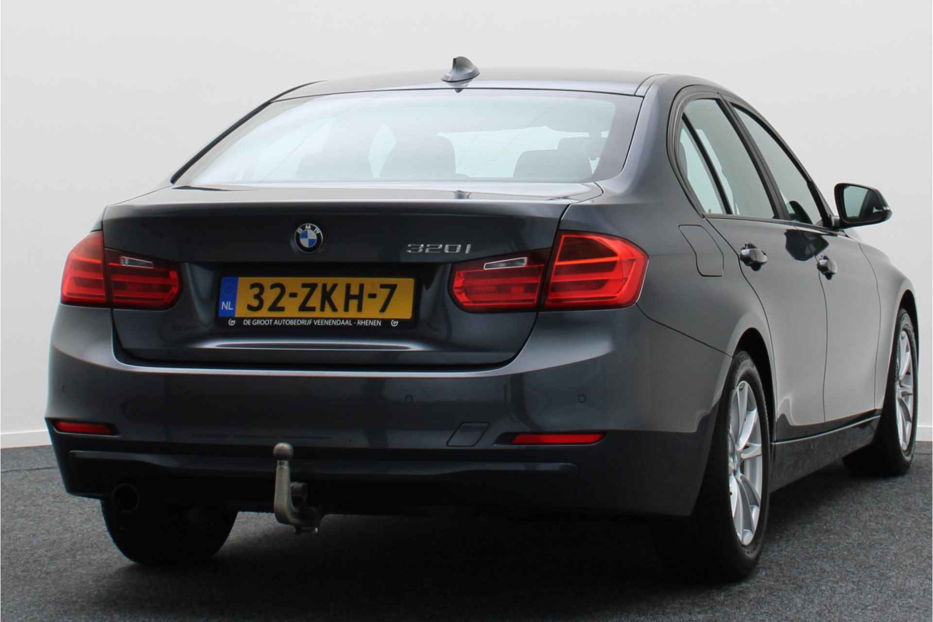 BMW 3-serie 320i Executive Climate, Cruise, Navigatie, Bluetooth, PDC, Elektr. Trekhaak, Sportstoelen - 17/39