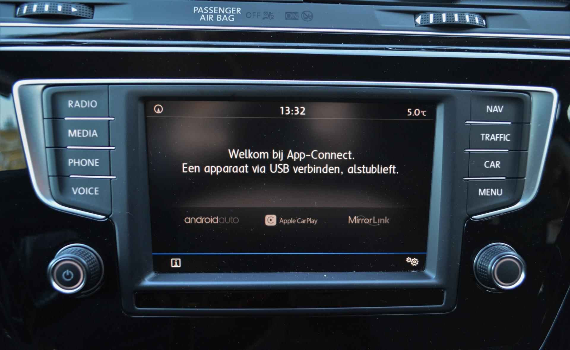 Volkswagen Touran 1.4 TSI Connected Series / Trekhaak / Stoelverw./ LED / Navi./ Automaat - 24/31