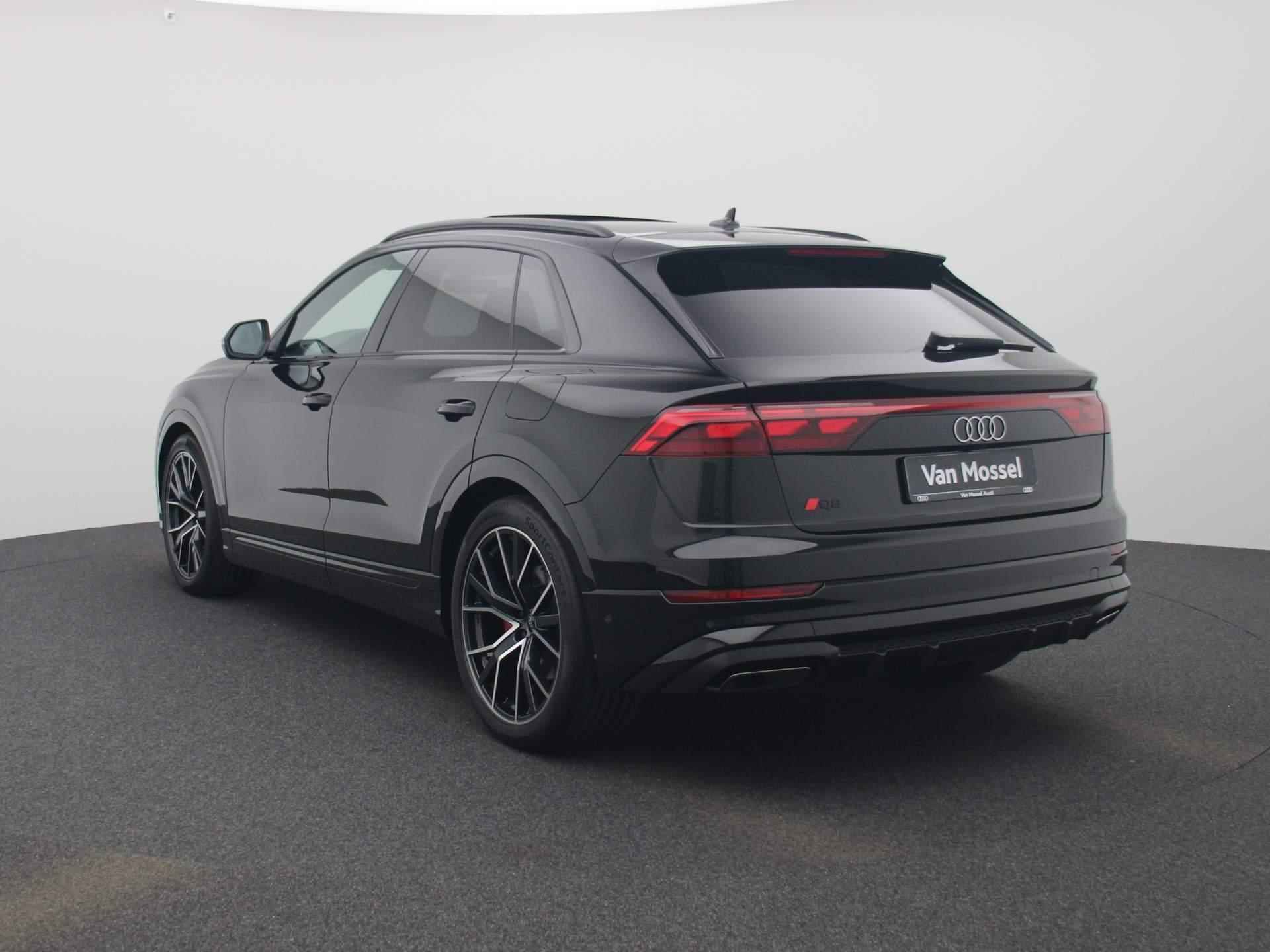 Audi Q8 60 TFSI e quattro Pro Line S Competition 490 PK | S-line | Automaat | Navigatie | 360 Camera | Panoramadak | Head-up Display | Luchtvering | B&0 3D Sound System| Dodehoeksensoren | Adaptive Cruise Control | Climate Control | Stoelverwarming voor- en achterin | Virtual Cockpit | Laser HD Matrix | Privacy glass | - 3/48