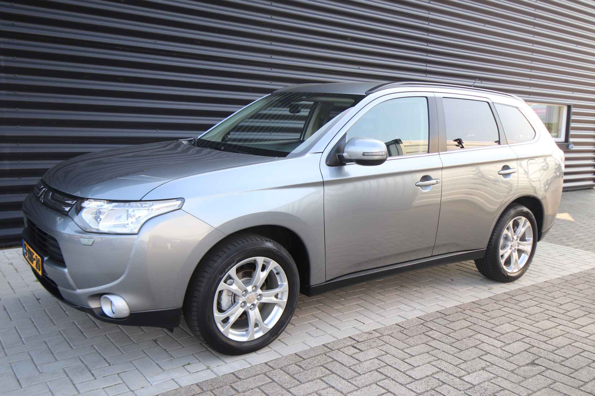 Mitsubishi Outlander 2.0 Intense+ 7p Automaat 7 zits, navi, 18 inch, Trekhaak - 20/63