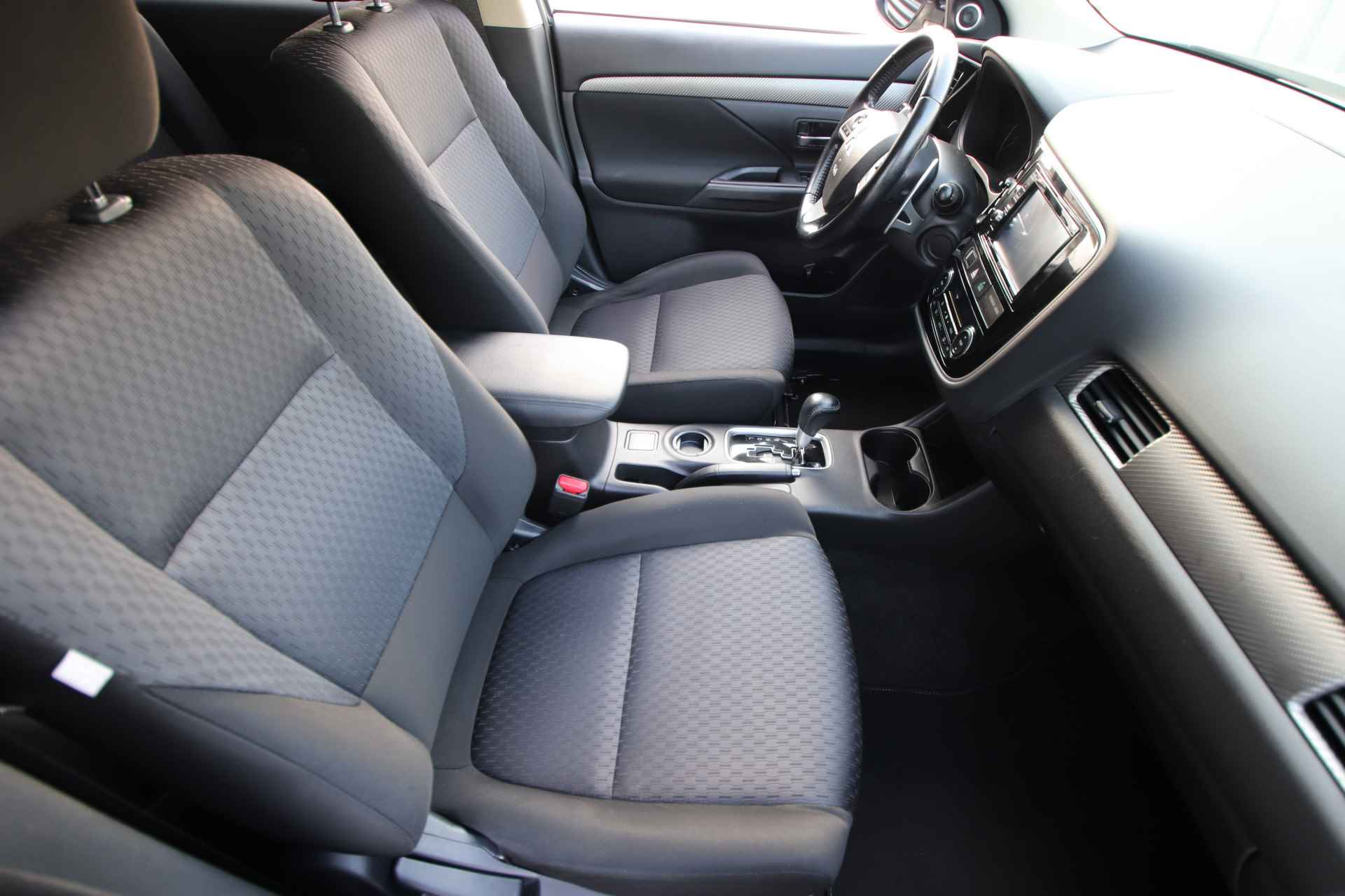 Mitsubishi Outlander 2.0 Intense+ 7p Automaat 7 zits, navi, 18 inch, Trekhaak - 43/63