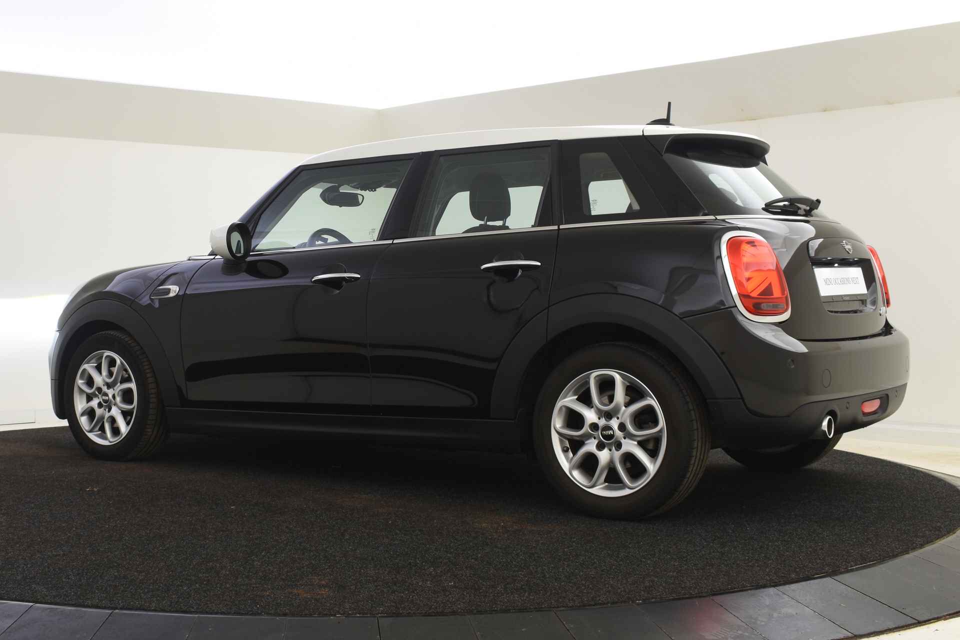 MINI Hatchback Cooper Pepper Automaat / LED / Stoelverwarming / PDC achter / Cruise Control - 12/36