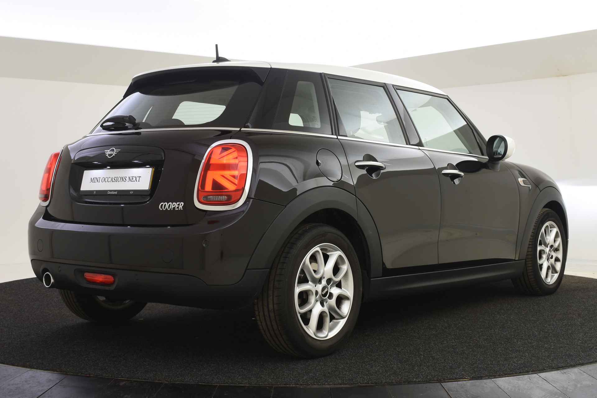 MINI Hatchback Cooper Pepper Automaat / LED / Stoelverwarming / PDC achter / Cruise Control - 13/36