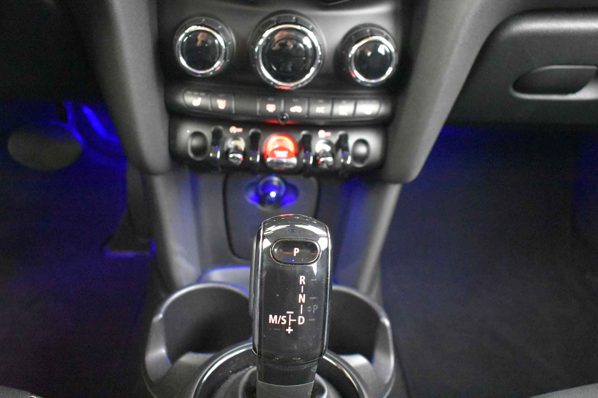 MINI Hatchback Cooper Pepper Automaat / LED / Stoelverwarming / PDC achter / Cruise Control - 20/36