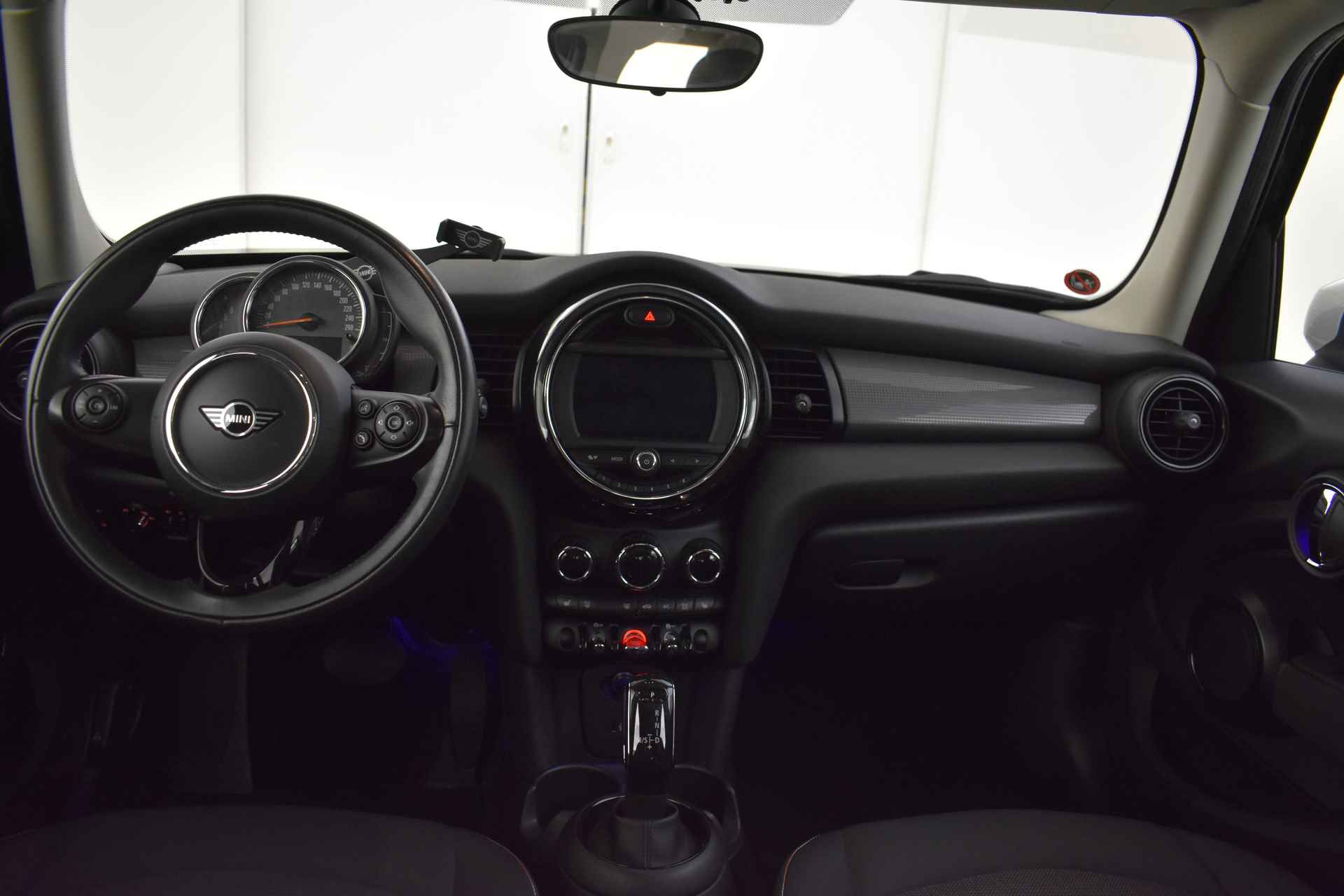 MINI Hatchback Cooper Pepper Automaat / LED / Stoelverwarming / PDC achter / Cruise Control - 30/36