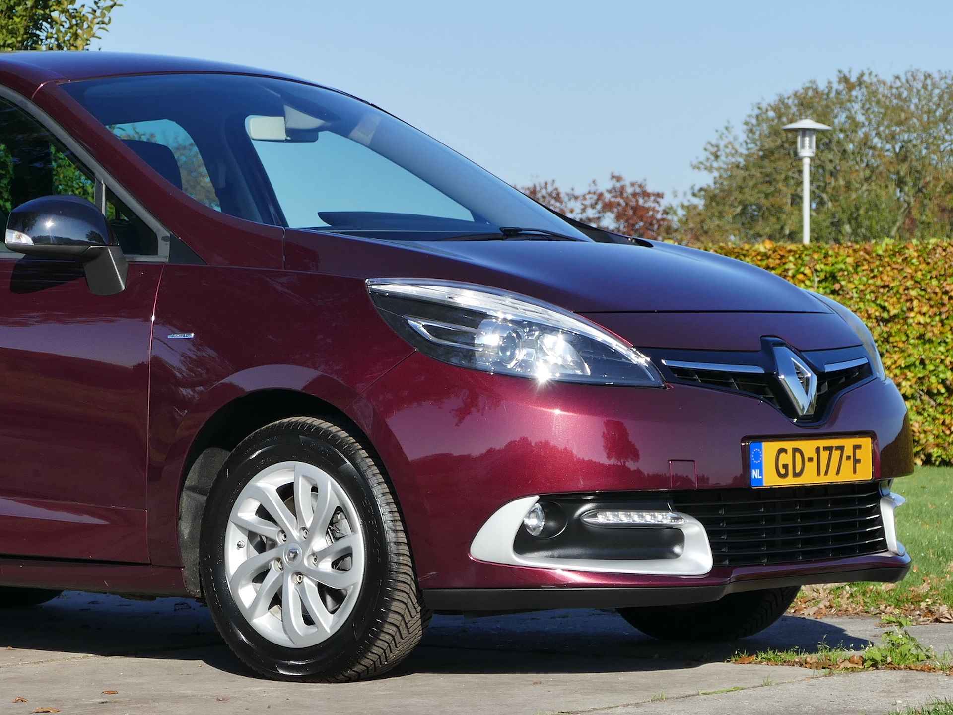 Renault Scénic 1.2 TCe Limited | navigatie | trekhaak | all-season-banden - 3/48