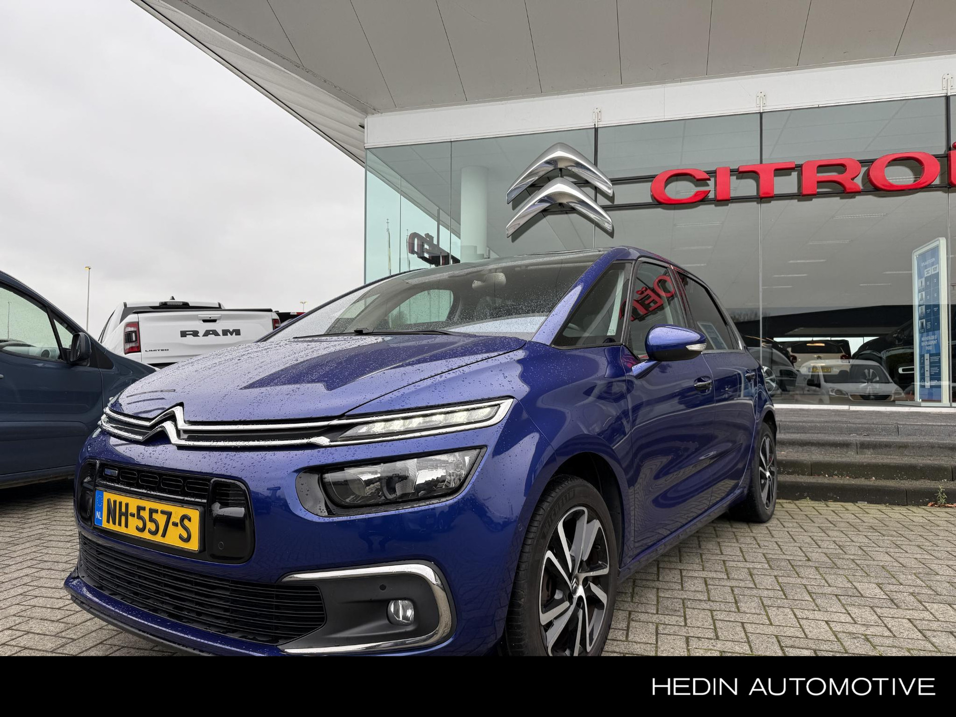 Citroen C4 Picasso 1.2 130PK Feel Aut. | Navigatie | Panoramisch voooruit | Camera | Climate control | Carplay | PDC V+A | LMV 17 inch | Afn. Trekhaak