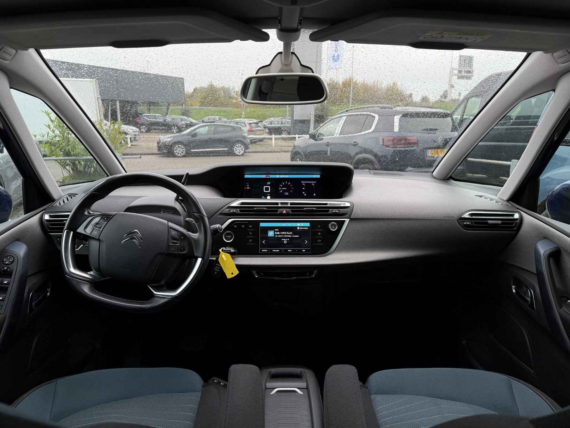 Citroen C4 Picasso 1.2 130PK Feel Aut. | Navigatie | Panoramisch voooruit | Camera | Climate control | Carplay | PDC V+A | LMV 17 inch | Afn. Trekhaak - 7/16