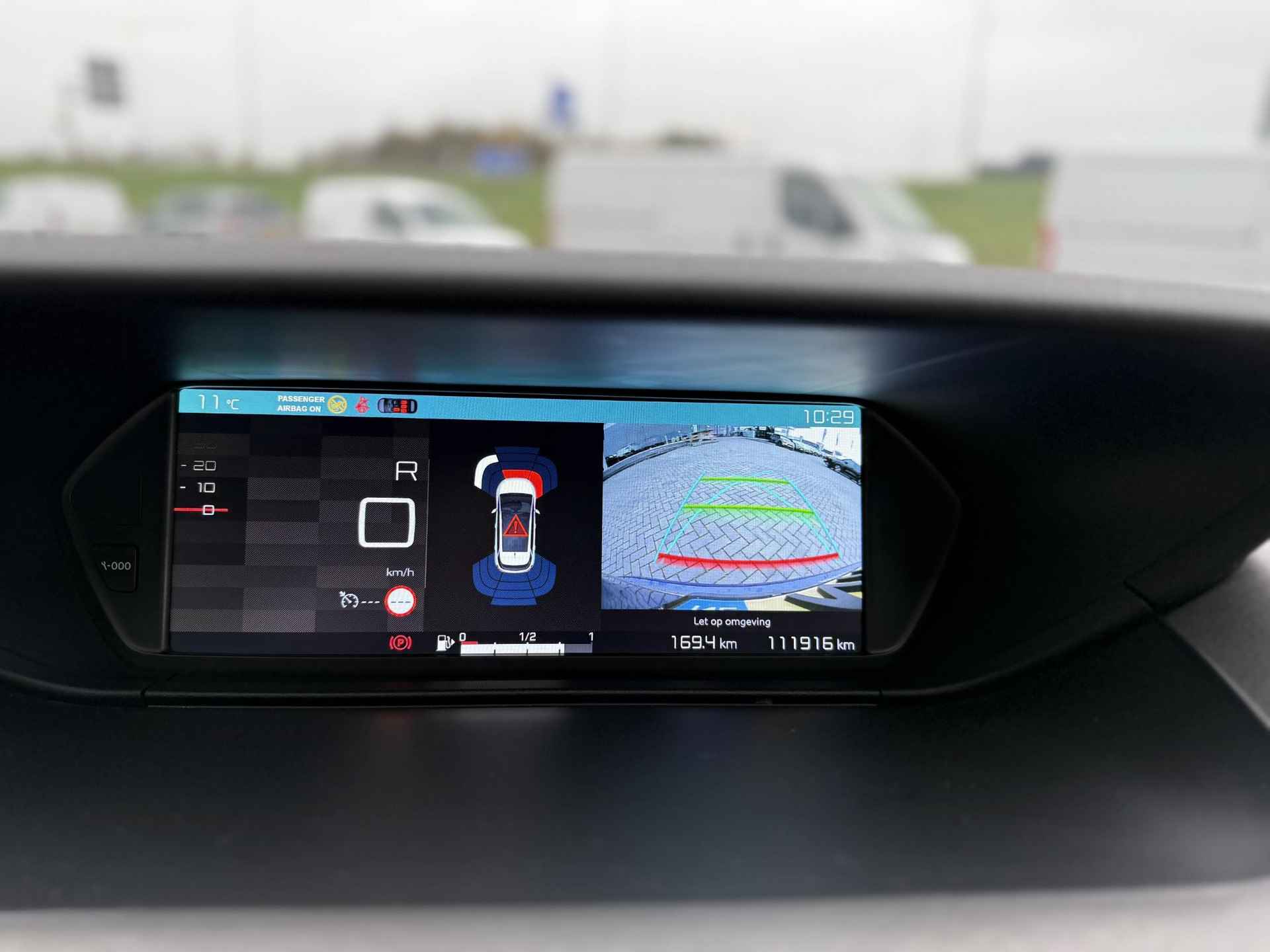 Citroen C4 Picasso 1.2 130PK Feel Aut. | Navigatie | Panoramisch voooruit | Camera | Climate control | Carplay | PDC V+A | LMV 17 inch | Afn. Trekhaak - 13/16