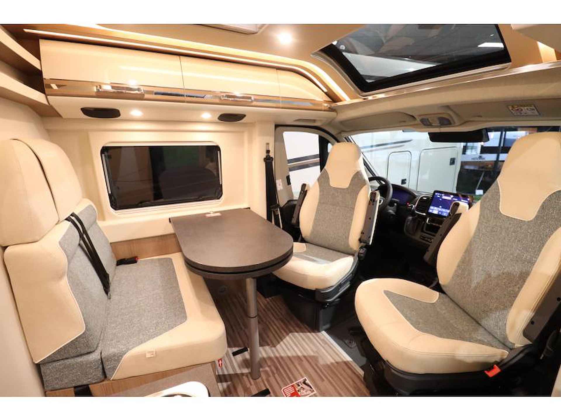 Malibu Van Comfort 640 LE GT Skyview automaat - 10/18