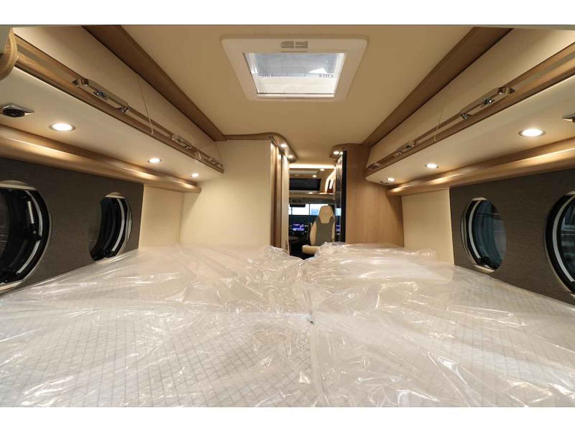 Malibu Van Comfort 640 LE GT Skyview automaat - 15/18