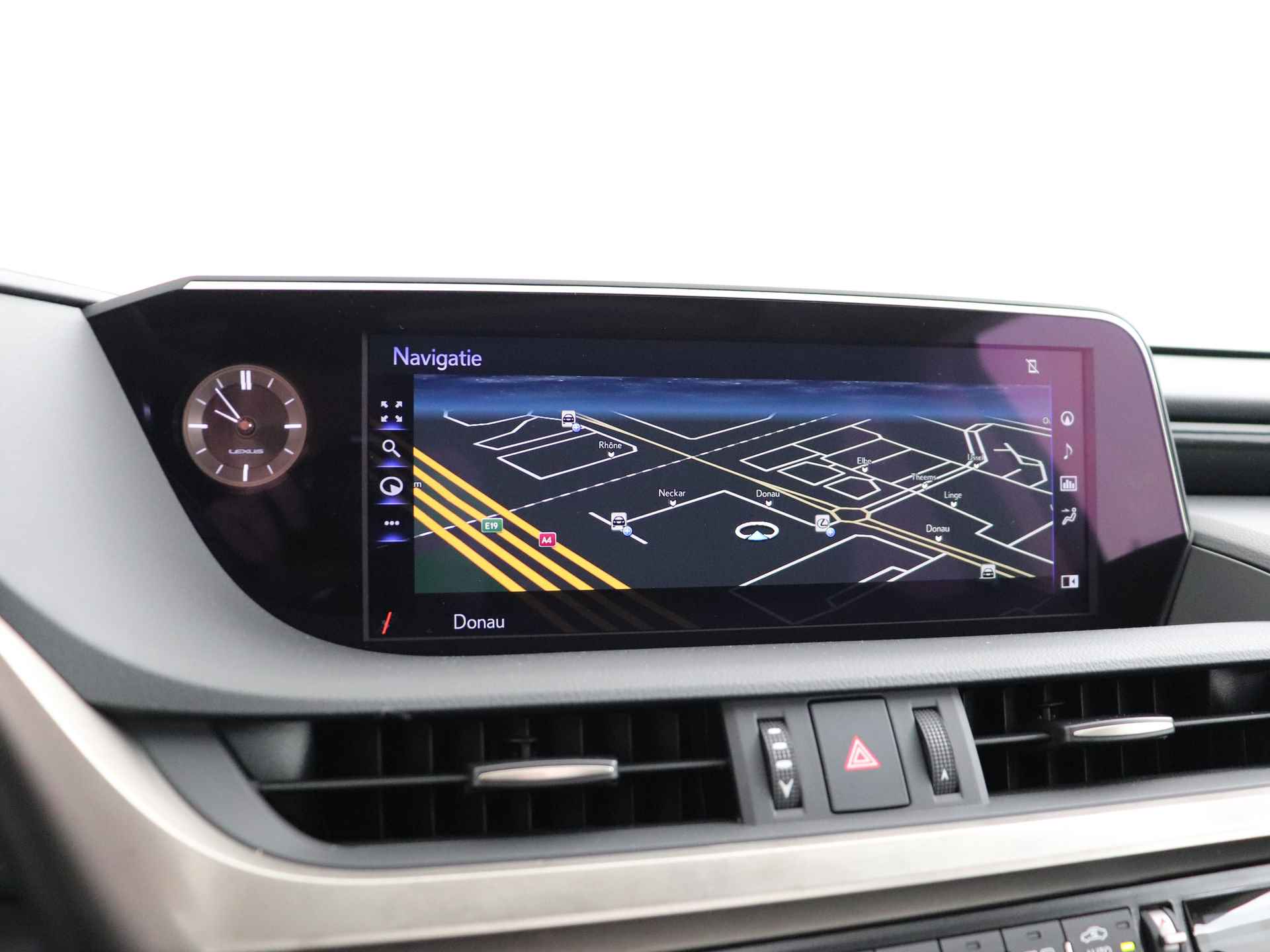 Lexus ES 300h Preference Line | Lexus Premium Navigatie | Stoel- en stuurwielverwarming | Apple Carplay/ Android Auto | - 8/50
