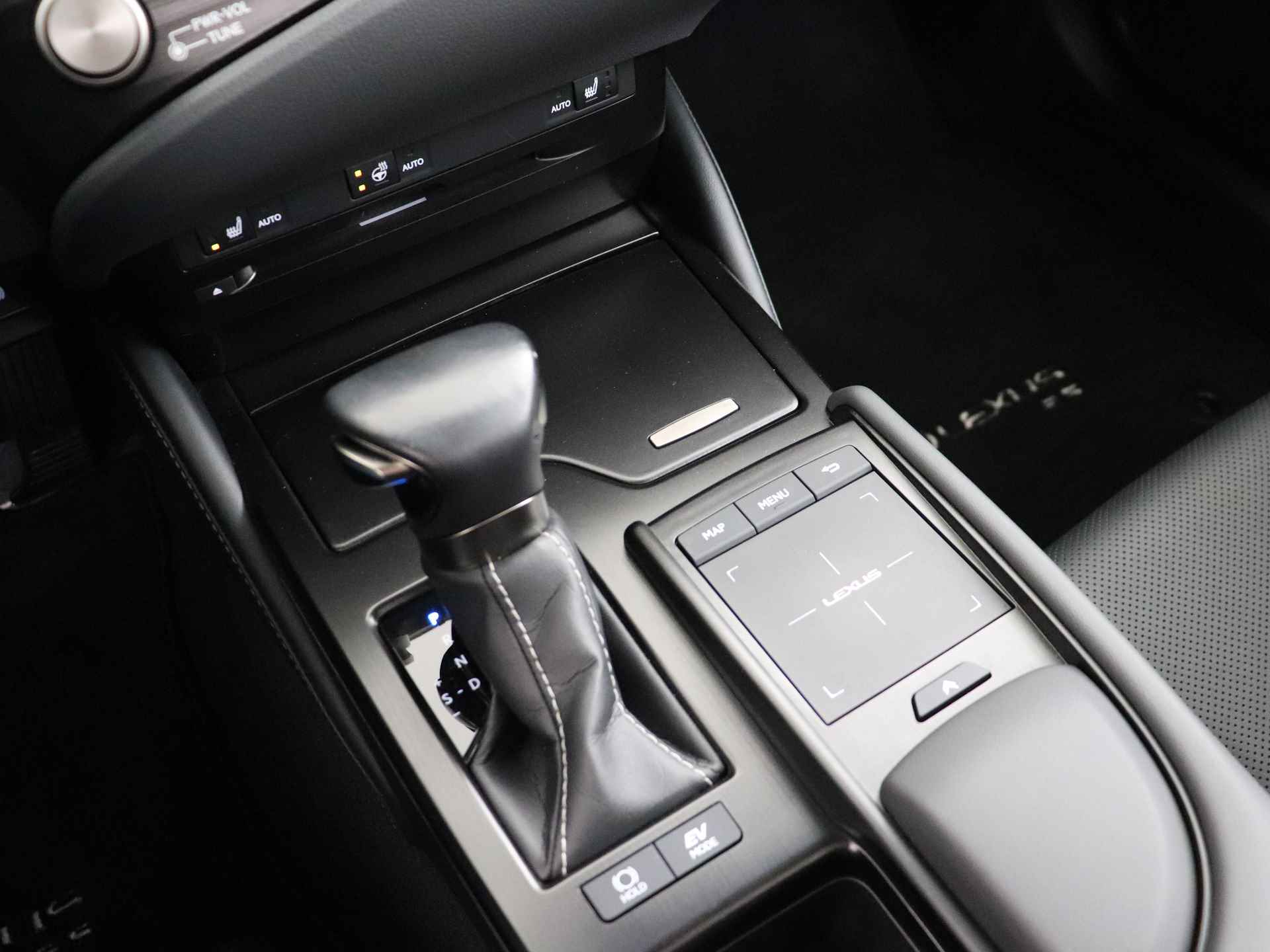 Lexus ES 300h Preference Line | Lexus Premium Navigatie | Stoel- en stuurwielverwarming | Apple Carplay/ Android Auto | - 11/50