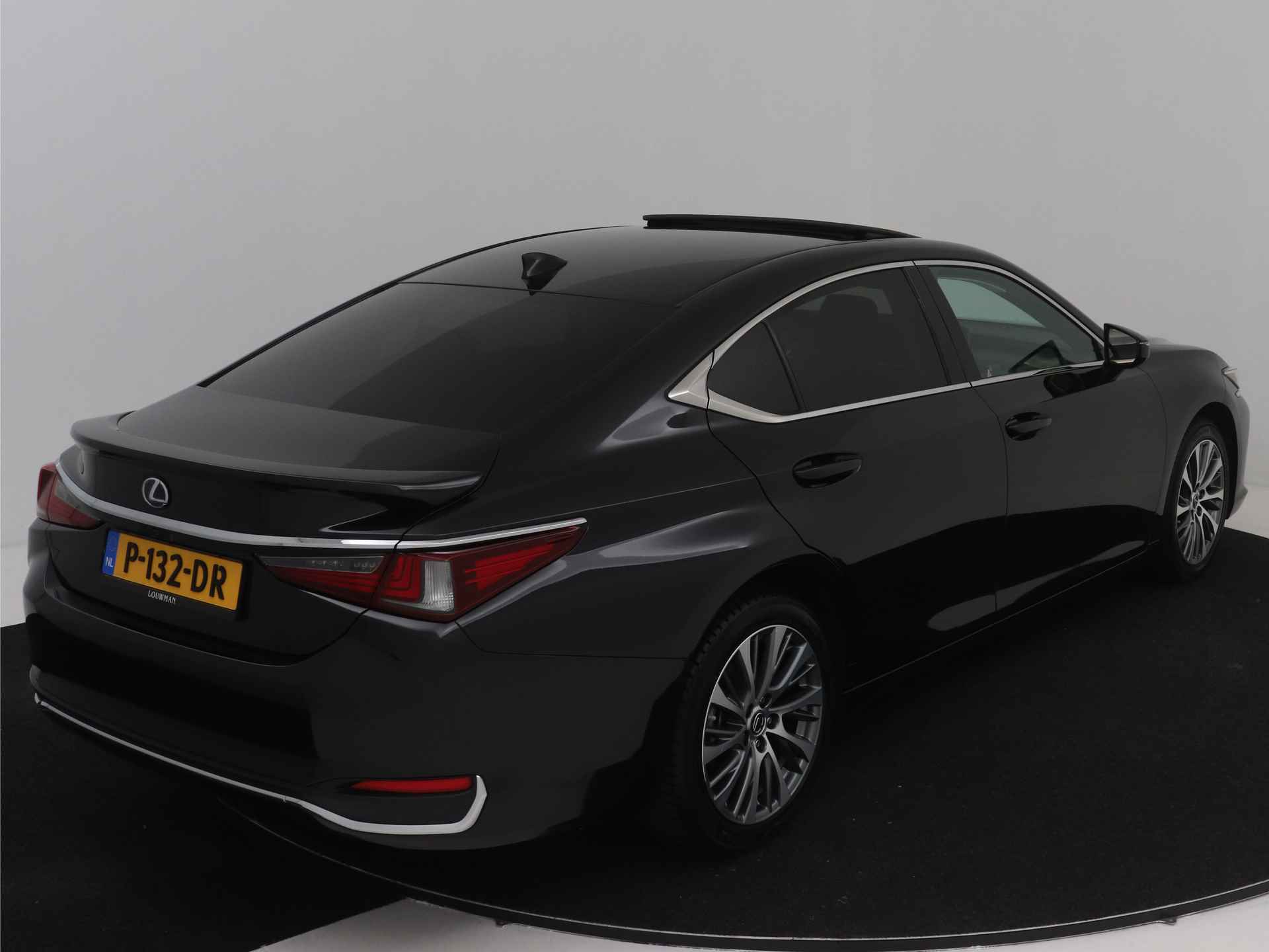 Lexus ES 300h Preference Line | Lexus Premium Navigatie | Stoel- en stuurwielverwarming | Apple Carplay/ Android Auto | - 15/50