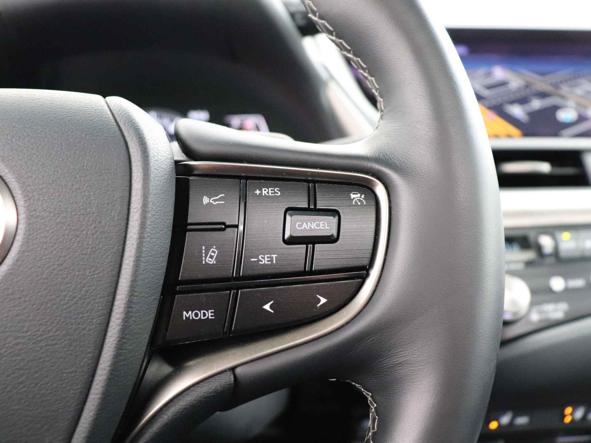 Lexus ES 300h Preference Line | Lexus Premium Navigatie | Stoel- en stuurwielverwarming | Apple Carplay/ Android Auto | - 20/50