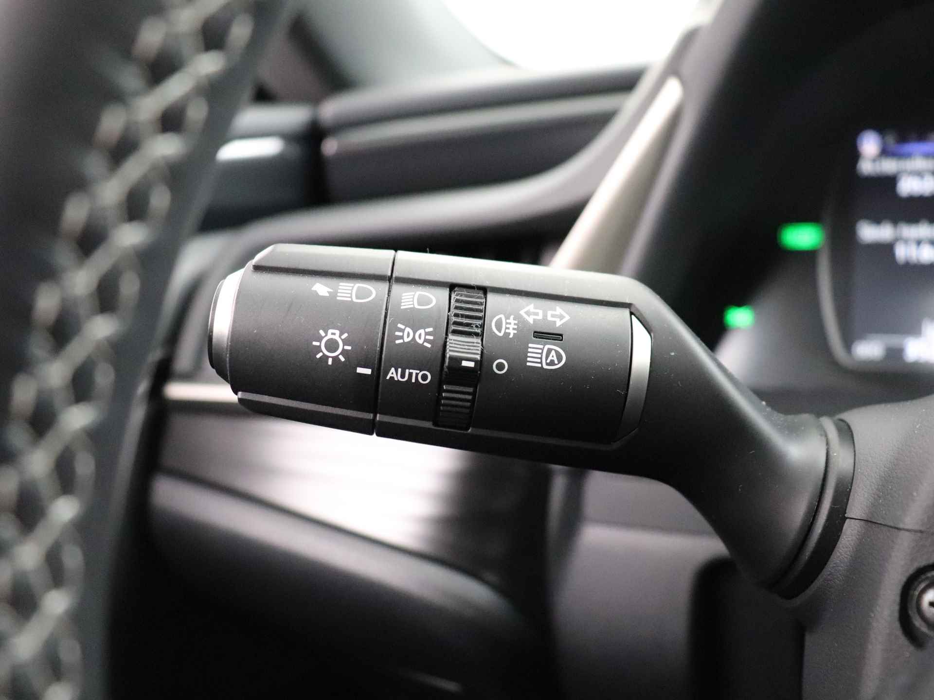 Lexus ES 300h Preference Line | Lexus Premium Navigatie | Stoel- en stuurwielverwarming | Apple Carplay/ Android Auto | - 21/50