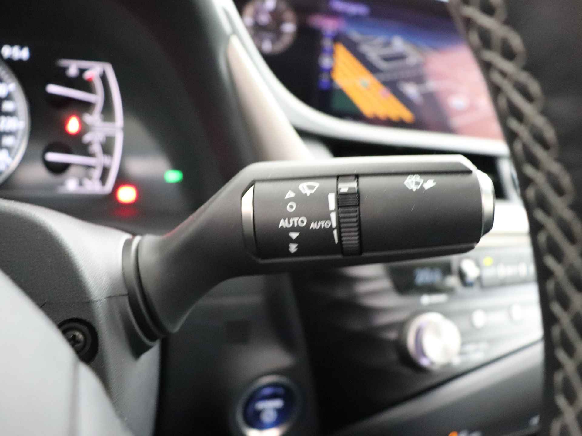 Lexus ES 300h Preference Line | Lexus Premium Navigatie | Stoel- en stuurwielverwarming | Apple Carplay/ Android Auto | - 22/50