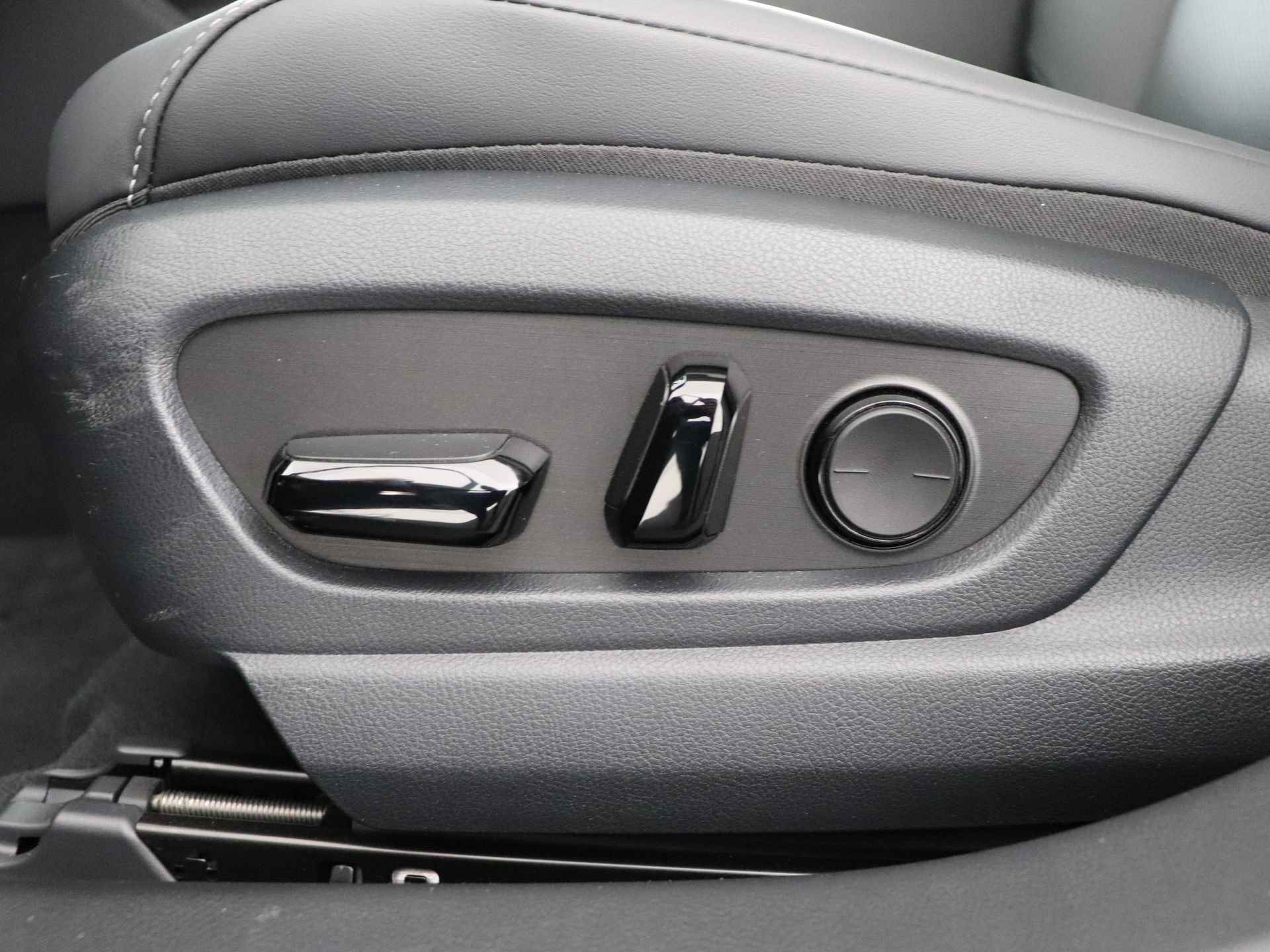 Lexus ES 300h Preference Line | Lexus Premium Navigatie | Stoel- en stuurwielverwarming | Apple Carplay/ Android Auto | - 30/50