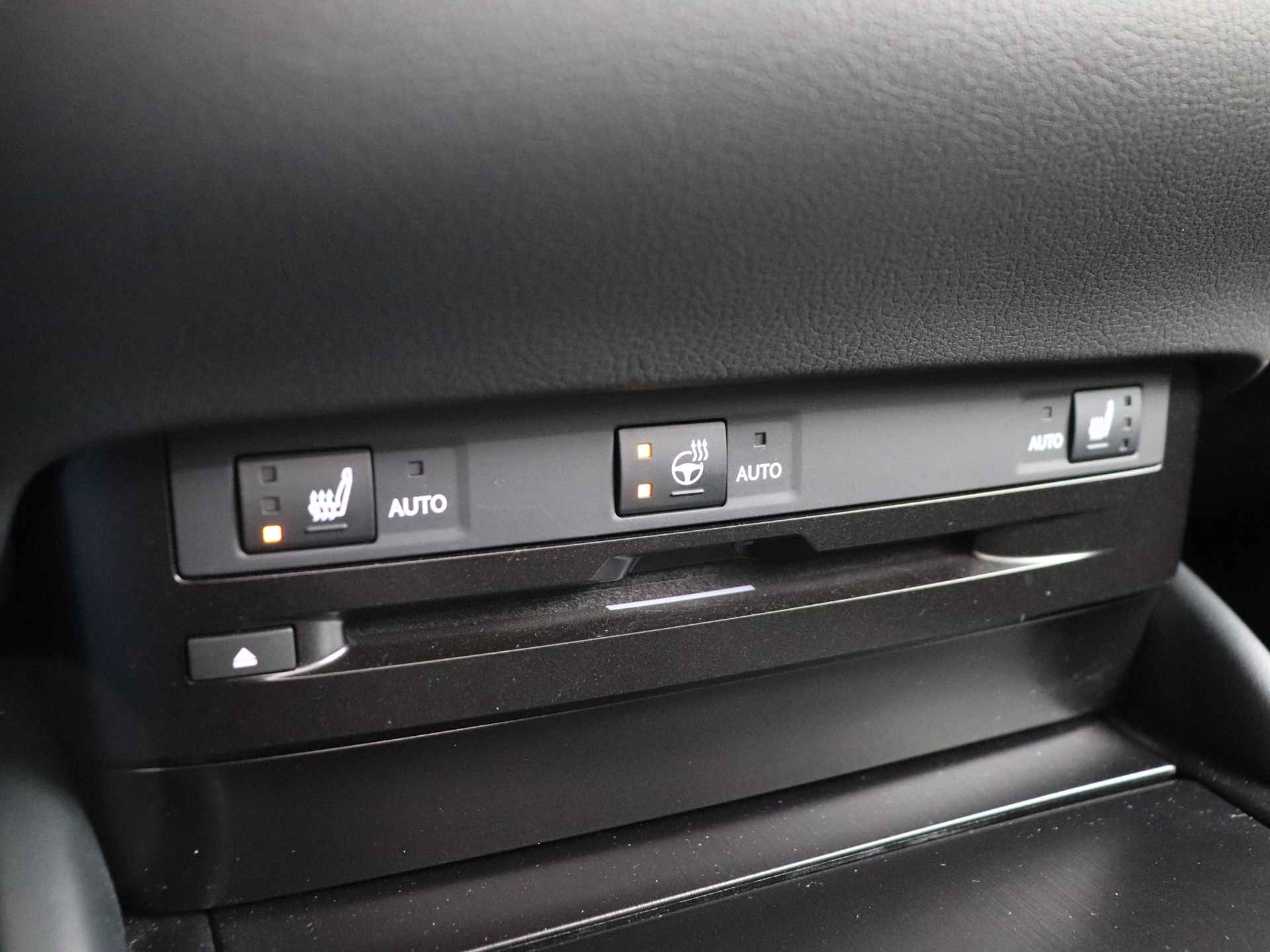 Lexus ES 300h Preference Line | Lexus Premium Navigatie | Stoel- en stuurwielverwarming | Apple Carplay/ Android Auto | - 31/50