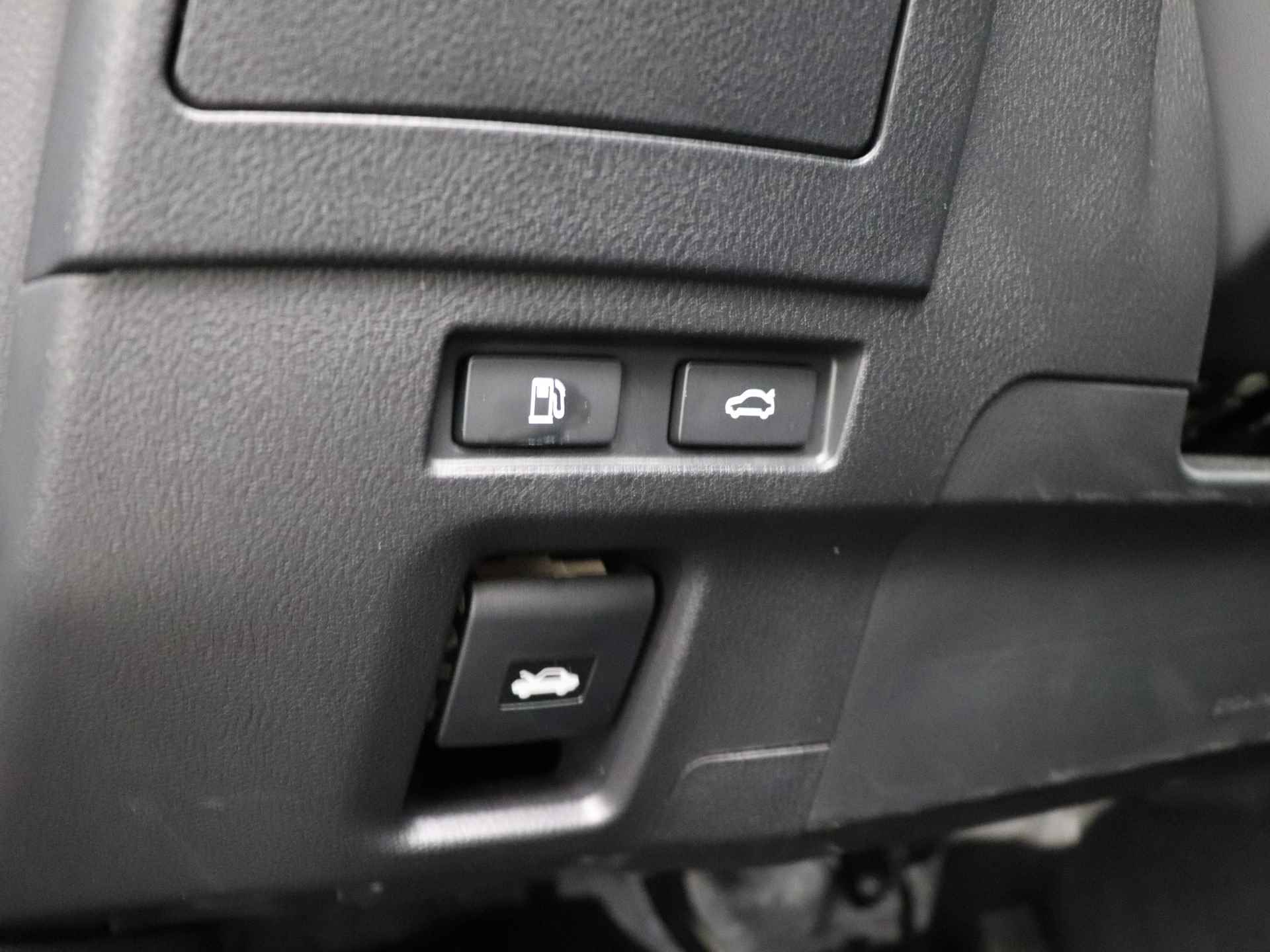 Lexus ES 300h Preference Line | Lexus Premium Navigatie | Stoel- en stuurwielverwarming | Apple Carplay/ Android Auto | - 32/50