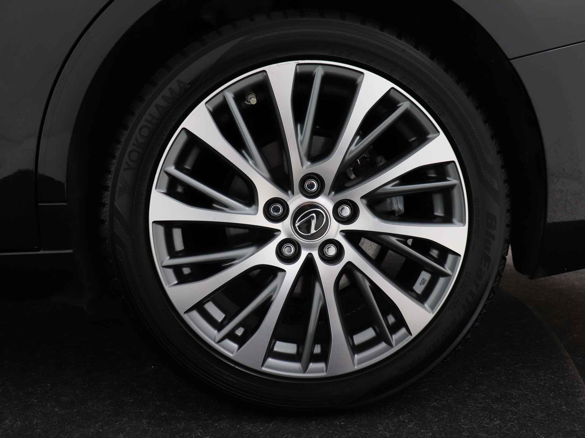 Lexus ES 300h Preference Line | Lexus Premium Navigatie | Stoel- en stuurwielverwarming | Apple Carplay/ Android Auto | - 36/50