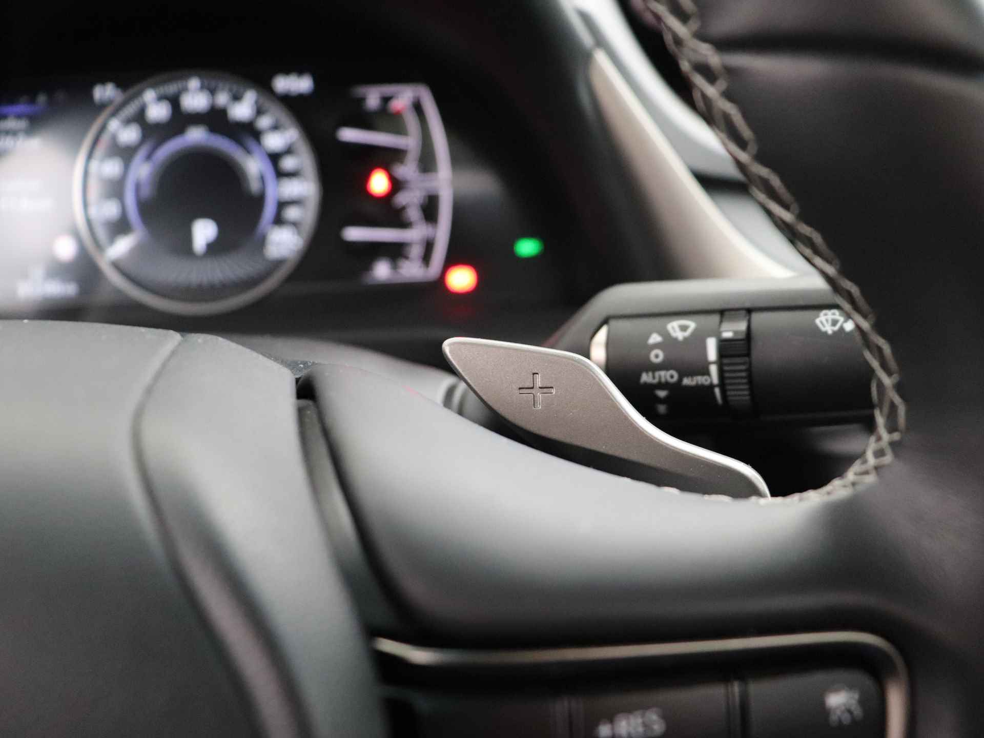 Lexus ES 300h Preference Line | Lexus Premium Navigatie | Stoel- en stuurwielverwarming | Apple Carplay/ Android Auto | - 48/50