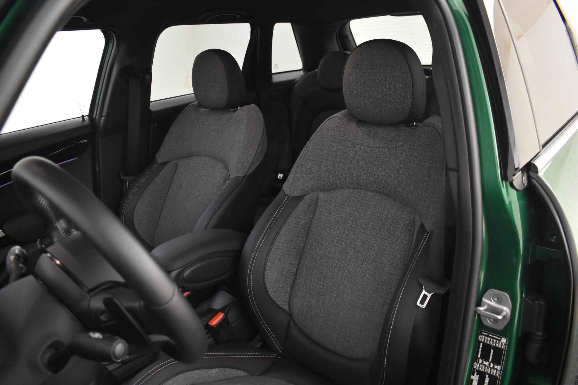 MINI Hatchback Cooper S Classic Automaat / Premium Go Pakket / Sportstoelen / Achteruitrijcamera / LED / Comfort Access / Stoelverwarming - 6/44