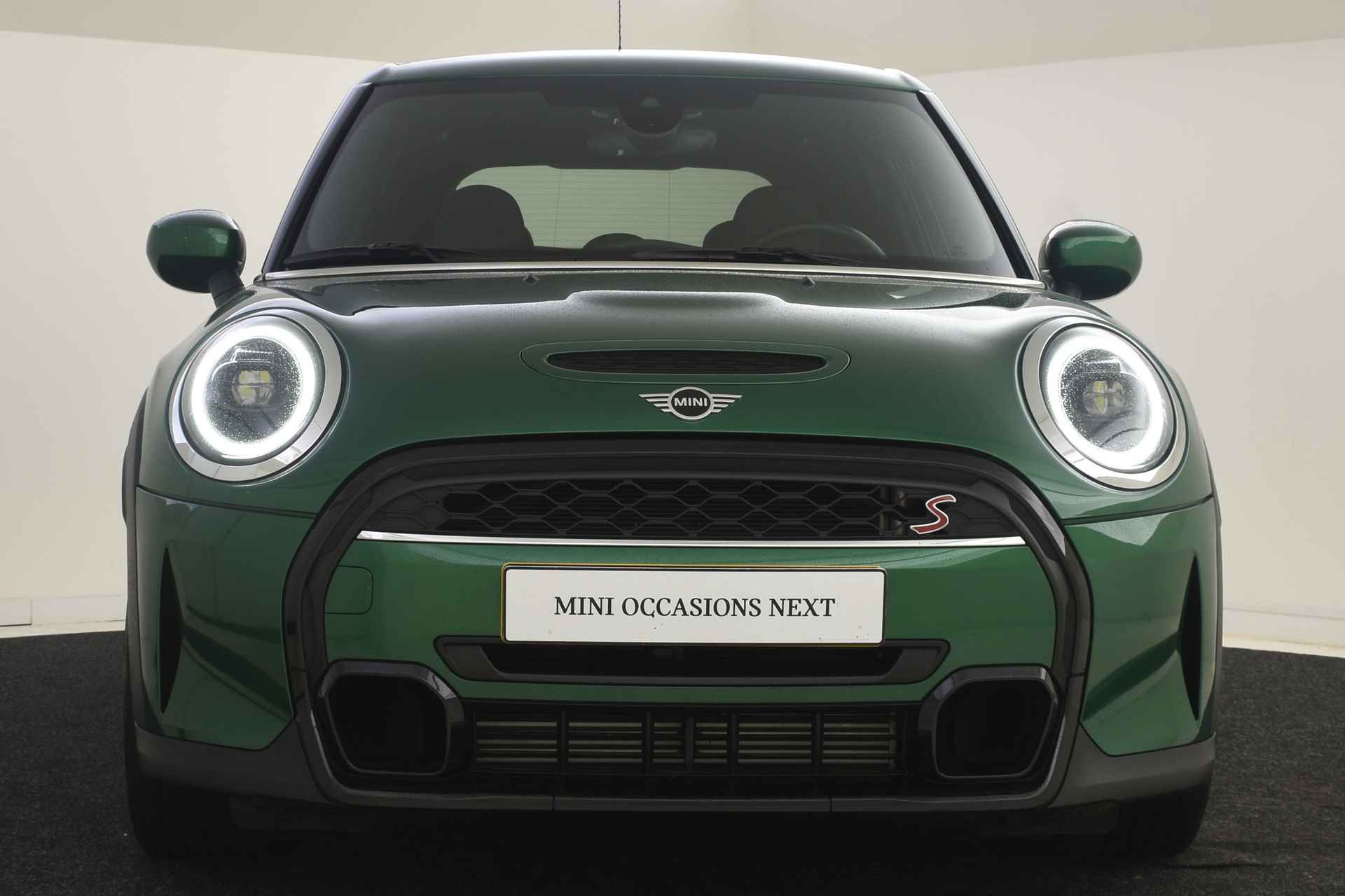 MINI Hatchback Cooper S Classic Automaat / Premium Go Pakket / Sportstoelen / Achteruitrijcamera / LED / Comfort Access / Stoelverwarming - 22/44