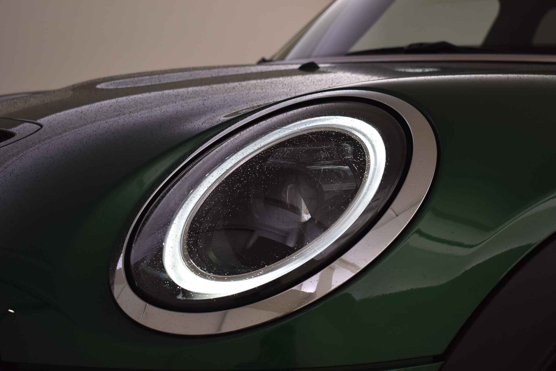 MINI Hatchback Cooper S Classic Automaat / Premium Go Pakket / Sportstoelen / Achteruitrijcamera / LED / Comfort Access / Stoelverwarming - 41/44