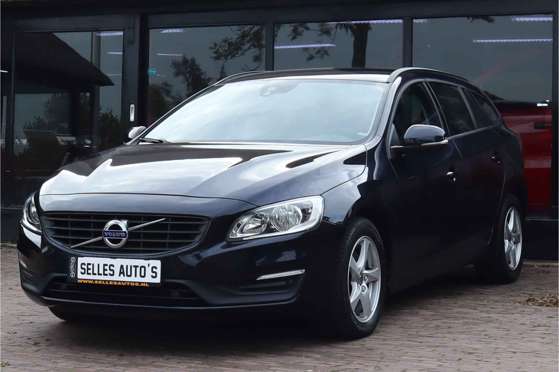 Volvo V60 Kinetic | Stoelverwarming | Lichtmetalen velgen | Navigatie | Verwarmde voorruit - 21/30