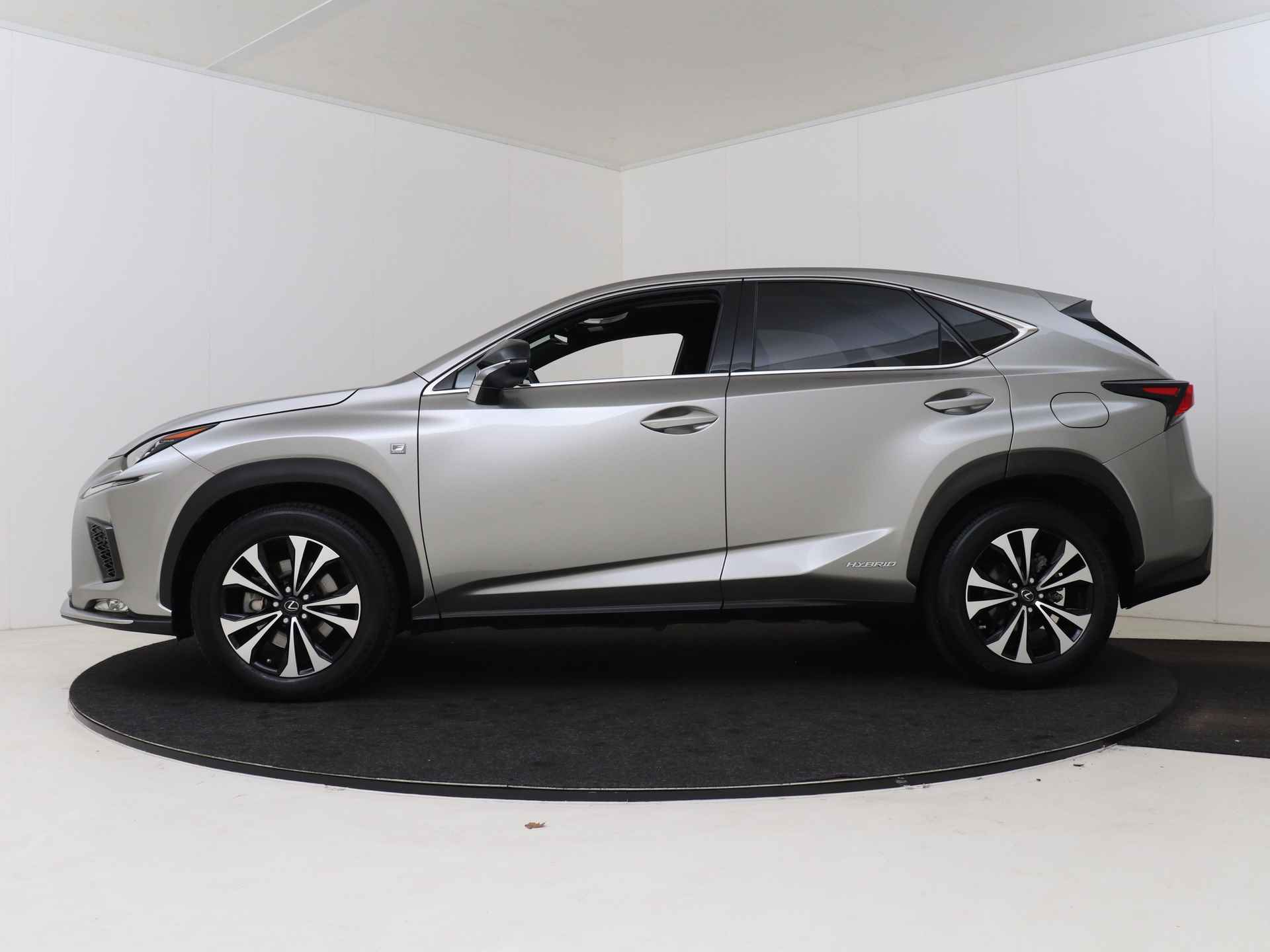 Lexus NX 300h AWD F Sport Line Limited | Panoramadak | Safety System | Premium Navigatie | LM velgen | Cruise Control Adaptief | - 4/51