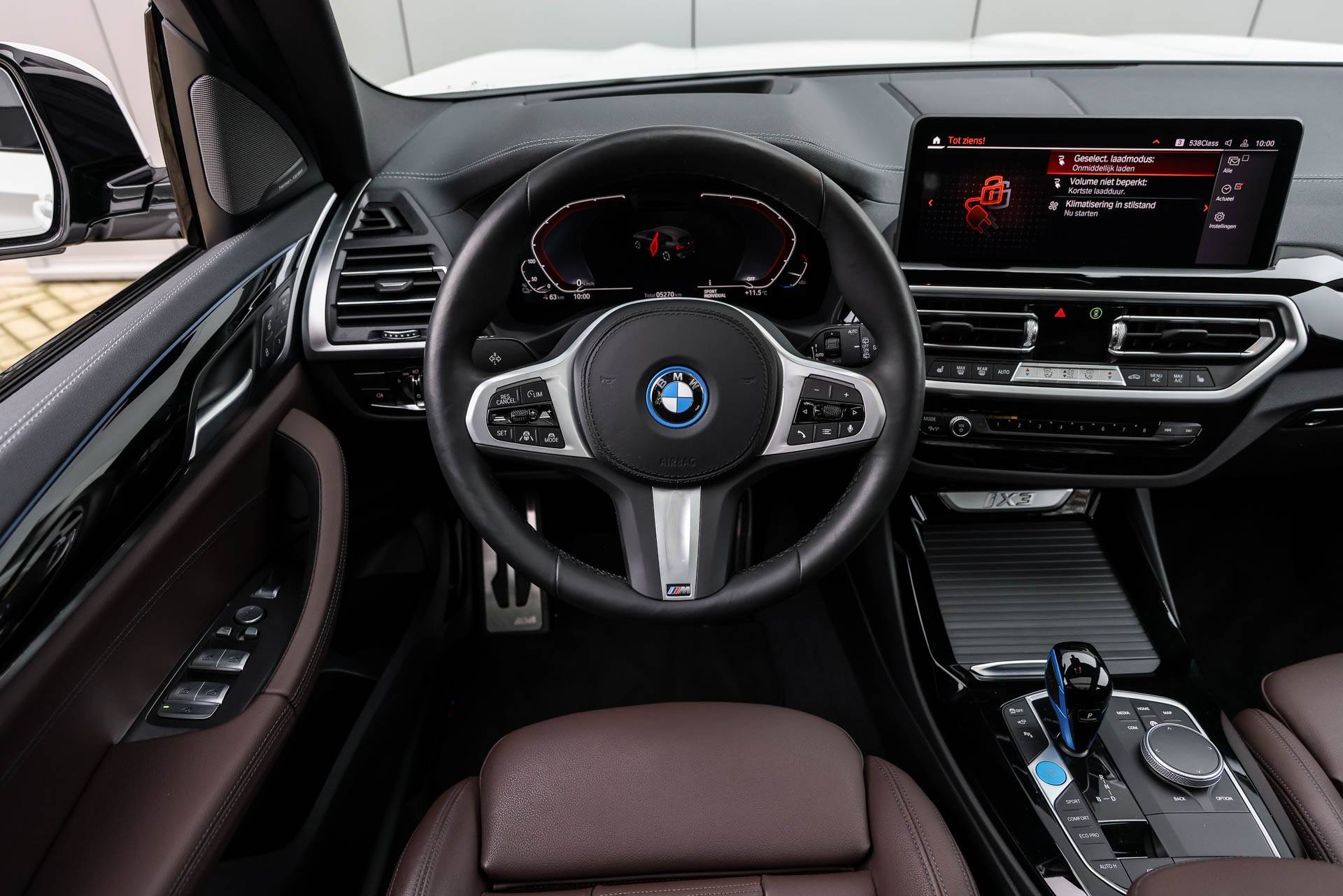 BMW iX3 High Executive 74 kWh / Panoramadak / Trekhaak / Harman Kardon / Sportstoelen / Driving Assistant Professional / Gesture Control / Parking Assistant Plus / Comfort Access - 4/42