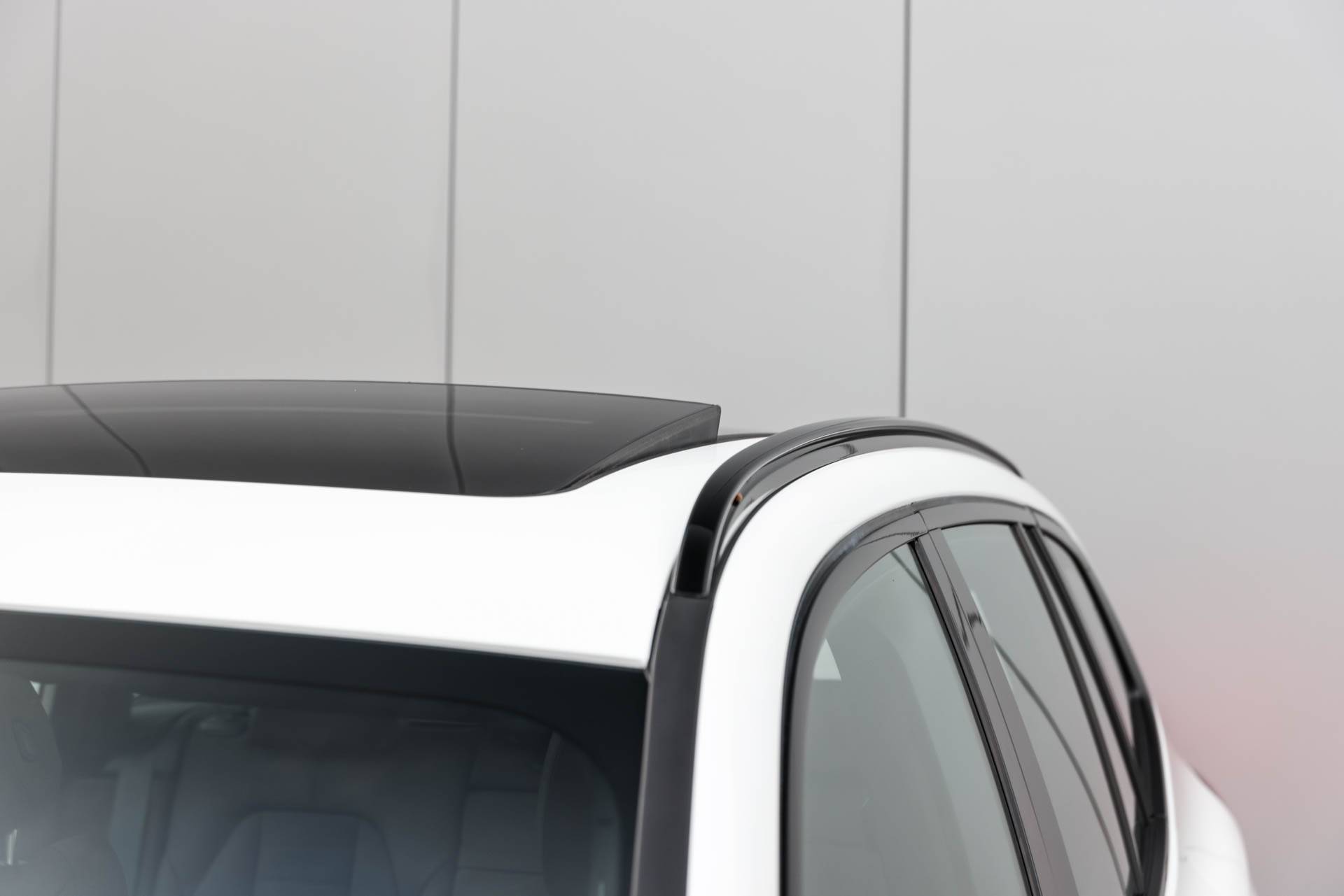 BMW iX3 High Executive 74 kWh / Panoramadak / Trekhaak / Harman Kardon / Sportstoelen / Driving Assistant Professional / Gesture Control / Parking Assistant Plus / Comfort Access - 5/42