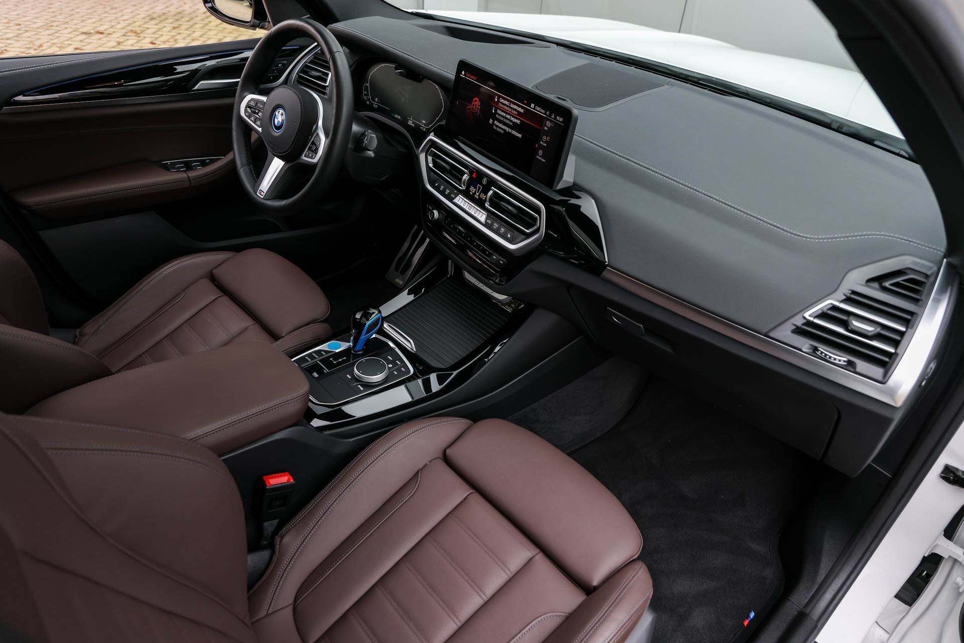 BMW iX3 High Executive 74 kWh / Panoramadak / Trekhaak / Harman Kardon / Sportstoelen / Driving Assistant Professional / Gesture Control / Parking Assistant Plus / Comfort Access - 12/42