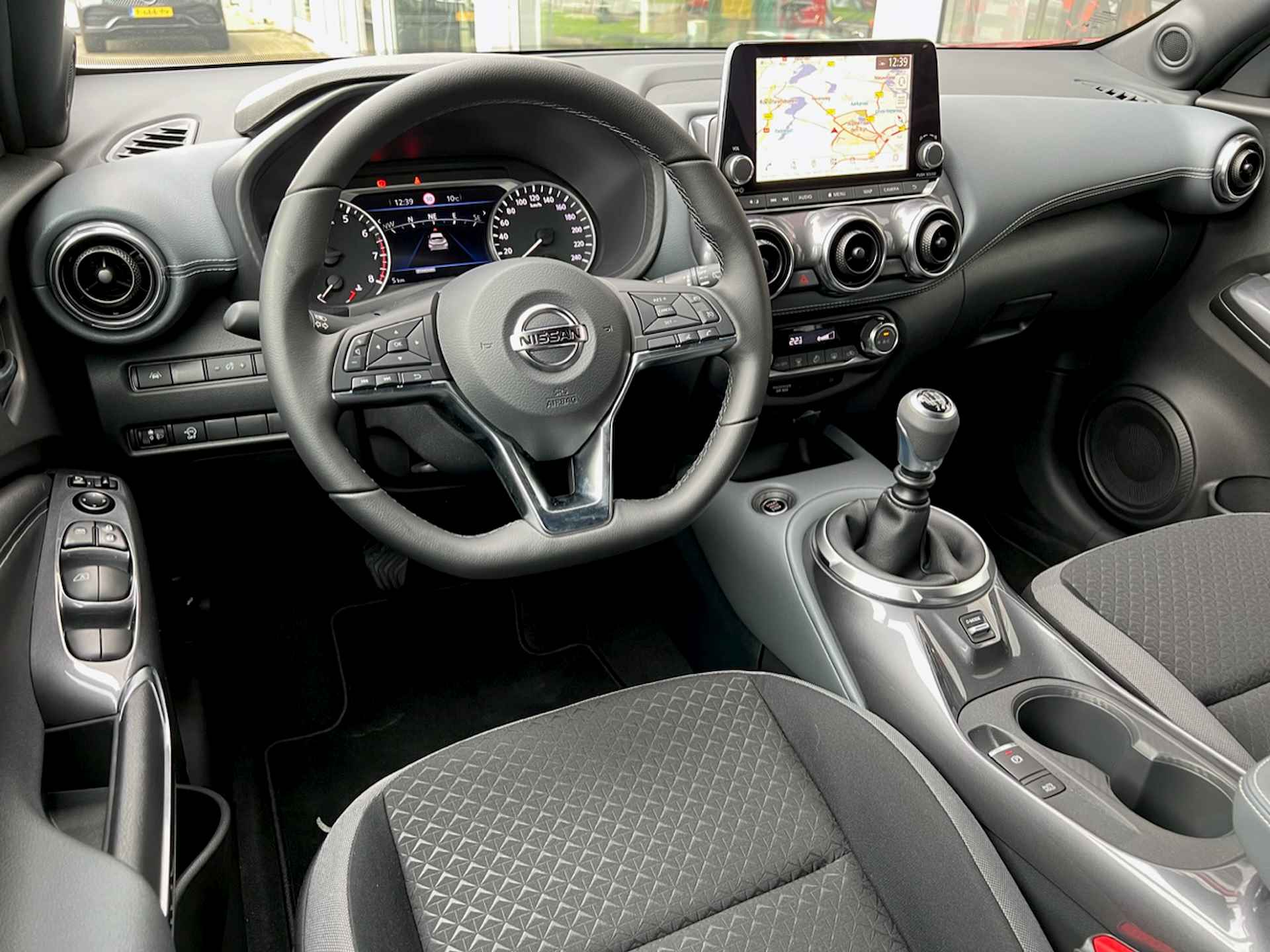 Nissan Juke 1.0 DIG-T 114pk N-Connecta | Park & Ride | Navigatie | Keyless - 24/32