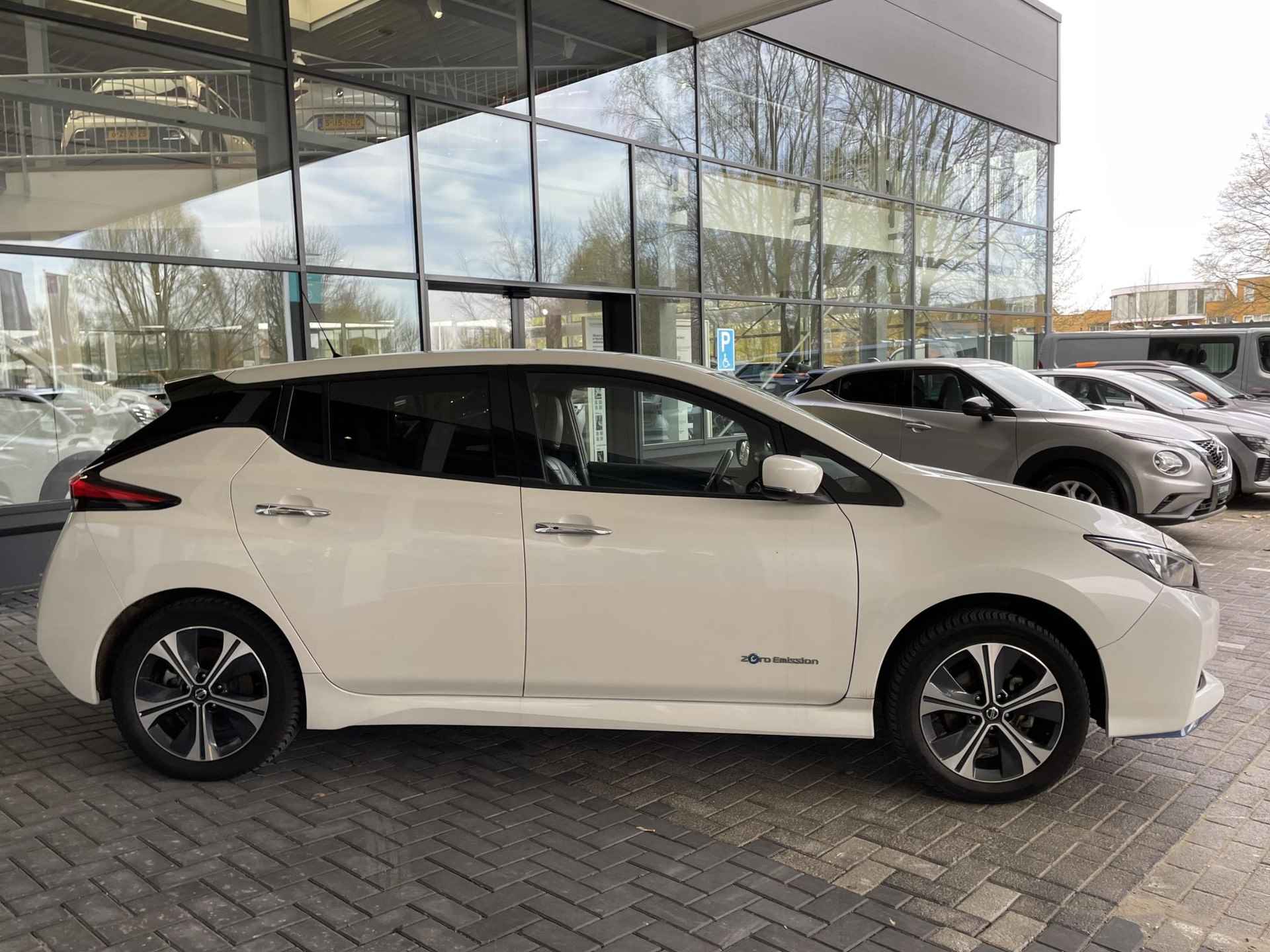 Nissan LEAF 62 kWh e+ Tekna Automaat / Navigatie / Cruise / Clima / 360 gr Camera / Blind spot detectie / LM Velgen / Apple Carplay of Android Auto - 7/30