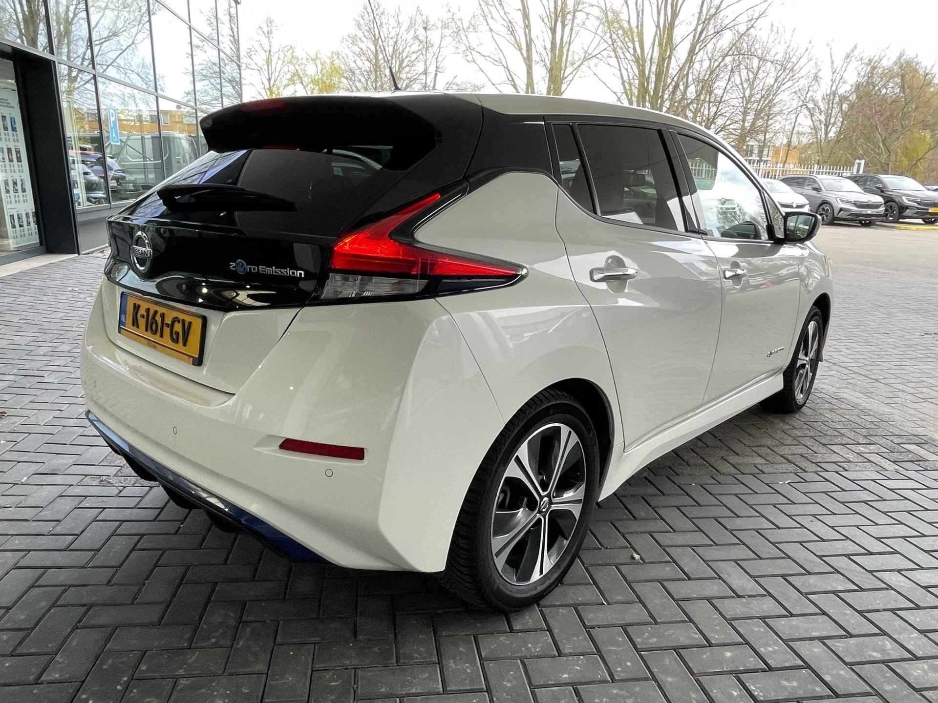 Nissan LEAF 62 kWh e+ Tekna Automaat / Navigatie / Cruise / Clima / 360 gr Camera / Blind spot detectie / LM Velgen / Apple Carplay of Android Auto - 8/30