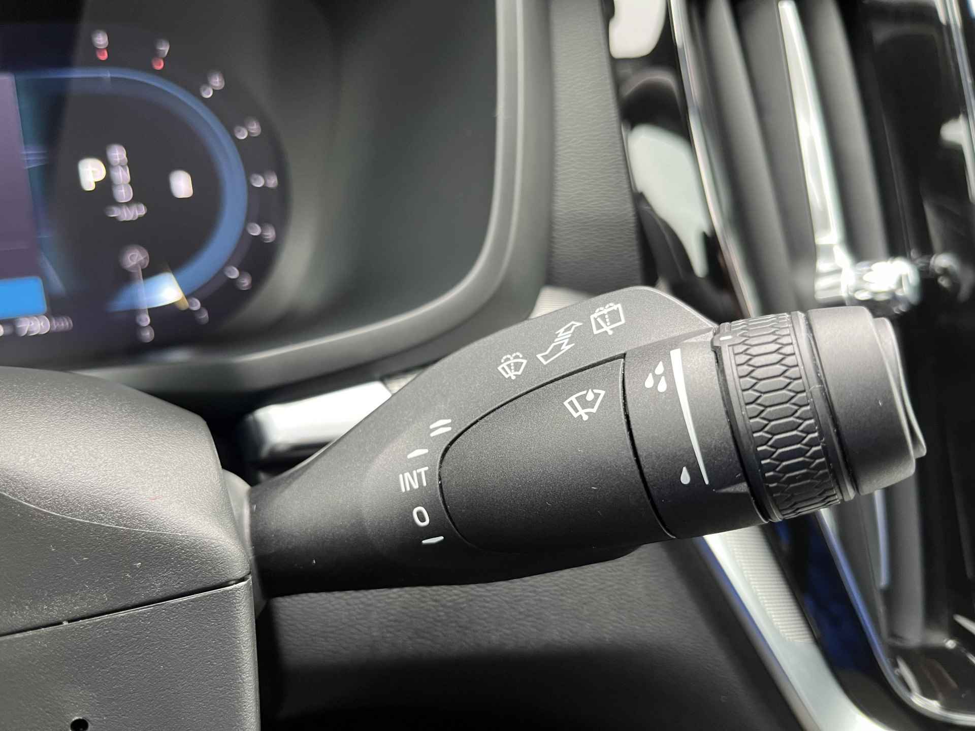 Volvo V60 B4 (Mild Hybrid) Plus Dark | Adaptive Cruise | Camera | BLIS | Keyless | Sportstoelen | Elektrische Voorstoelen - 14/31