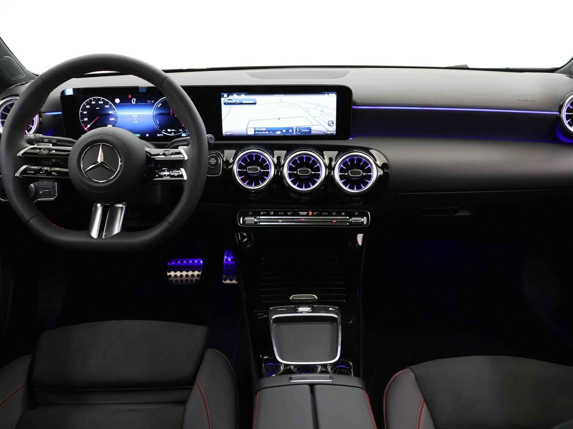 Mercedes-Benz A-klasse 250 e AMG Line | Multibeam LED | Panoramadak | Apple carplay & Android auto | Dodehoekdetectie | Achteruitrijcamera - 9/48