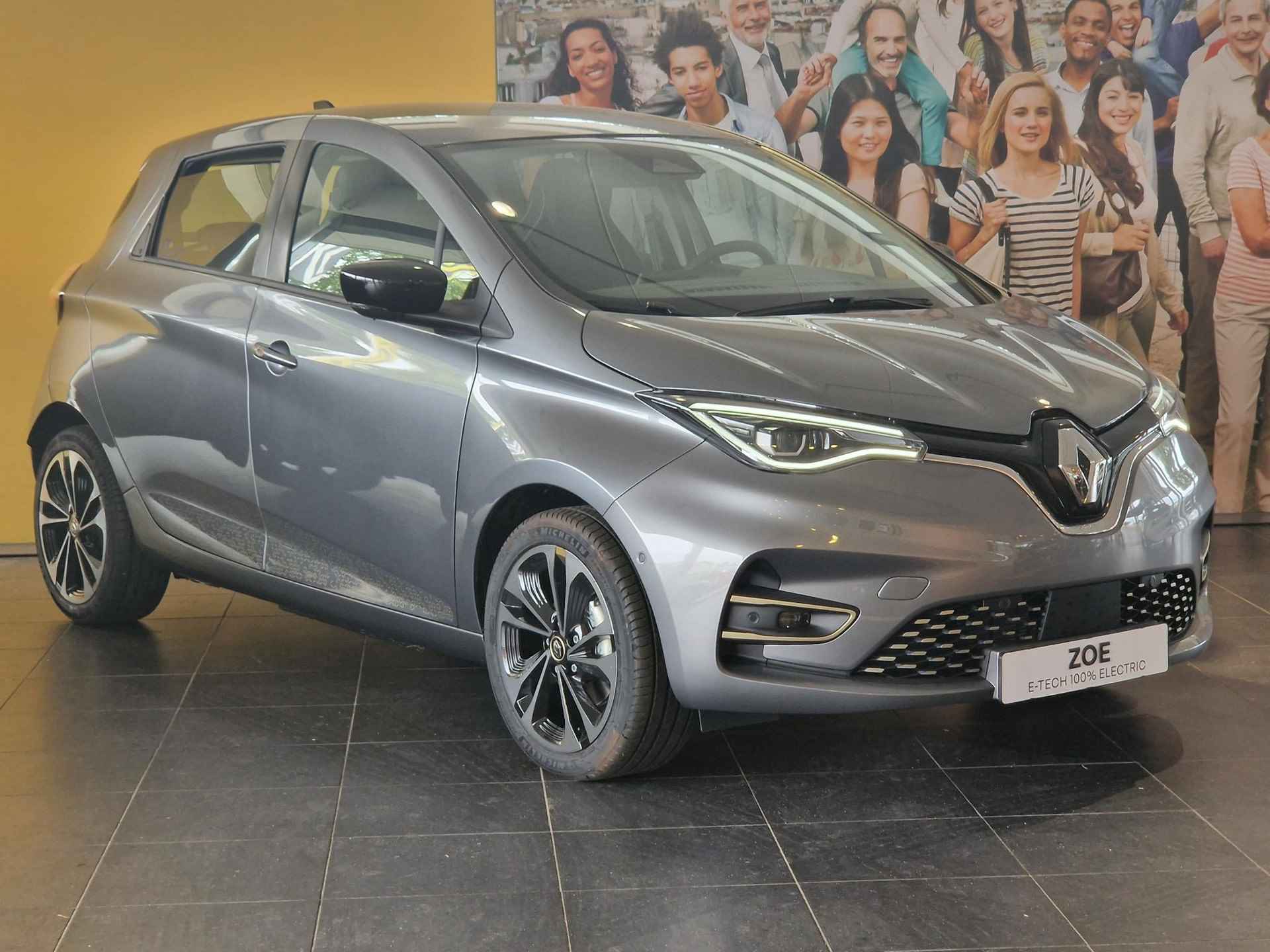 Renault ZOE R135 Iconic 52 kWh NIEUW UIT VOORRAAD | PRIJS RIJKLAAR | PACK WINTER - 4/22