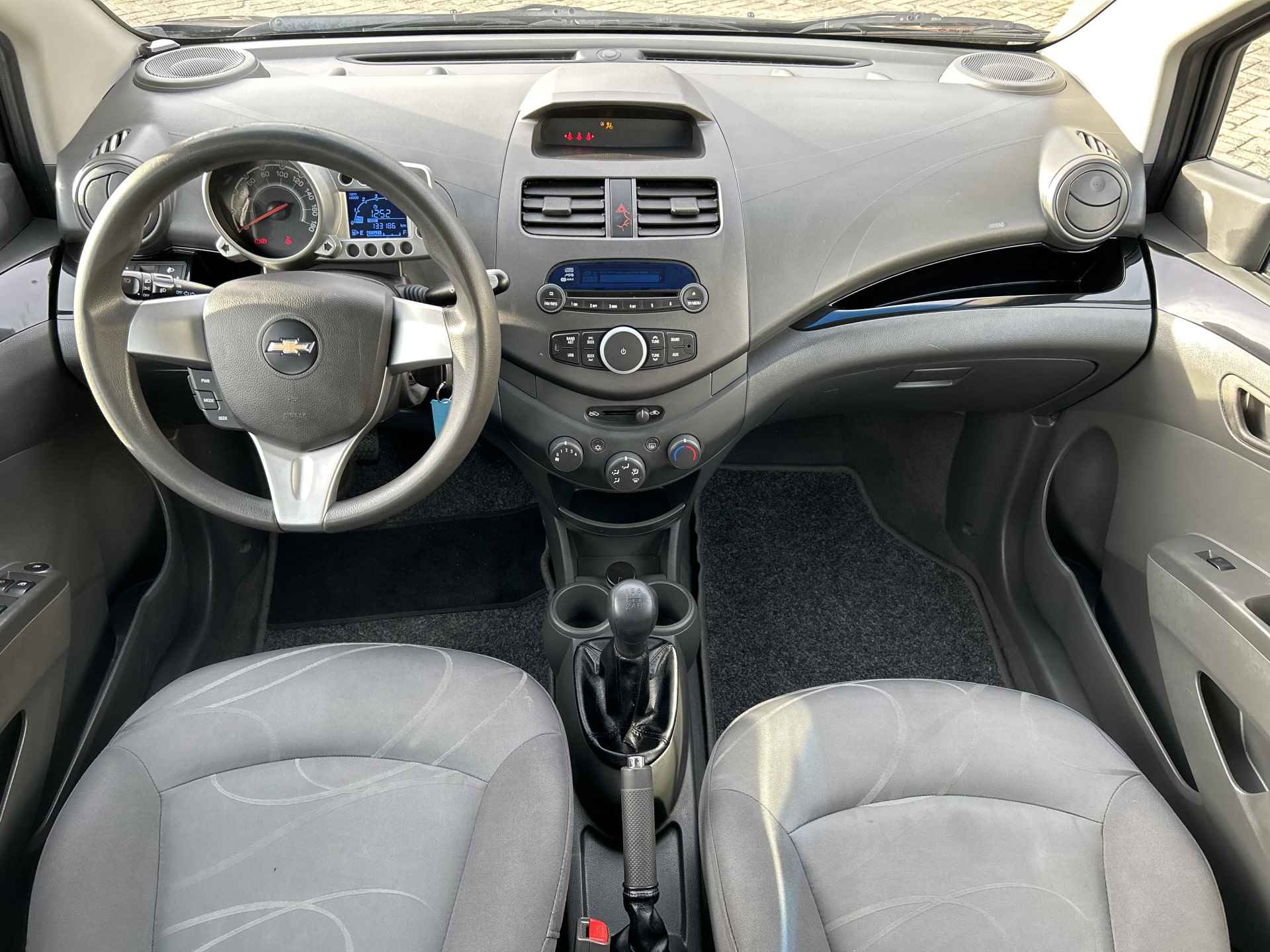 Chevrolet Spark 1.0 16V LT | 4-seizoensbanden | Airco | Isofix | Lichtmetalen velgen | Radio - 3/11