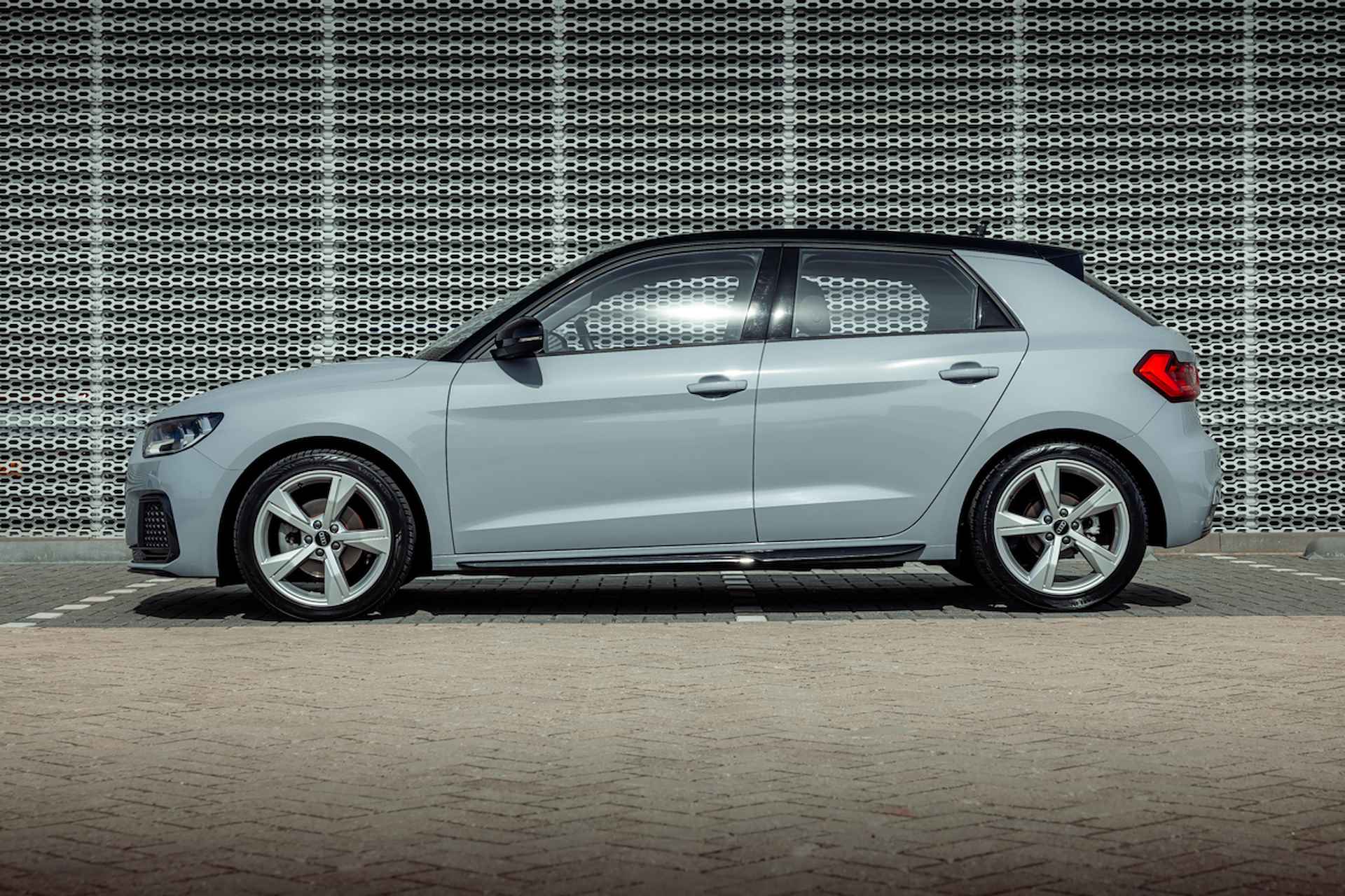 Audi A1 Sportback 30 TFSI 110pk s-tronic Advanced edition | Sportstoelen | Parkeersensoren achter | Dak in contrastkleur - 3/27