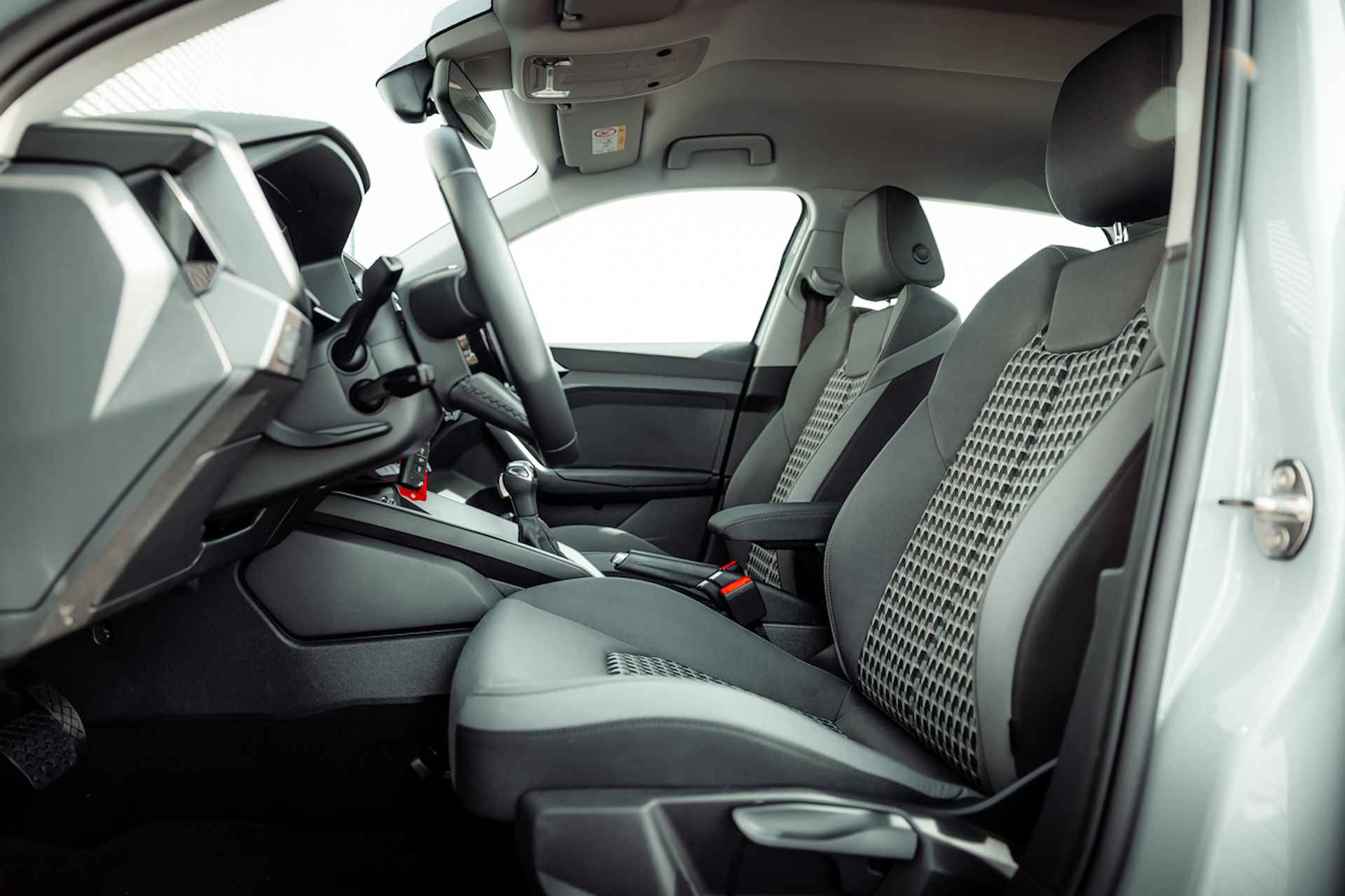 Audi A1 Sportback 30 TFSI 110pk s-tronic Advanced edition | Sportstoelen | Parkeersensoren achter | Dak in contrastkleur - 17/27
